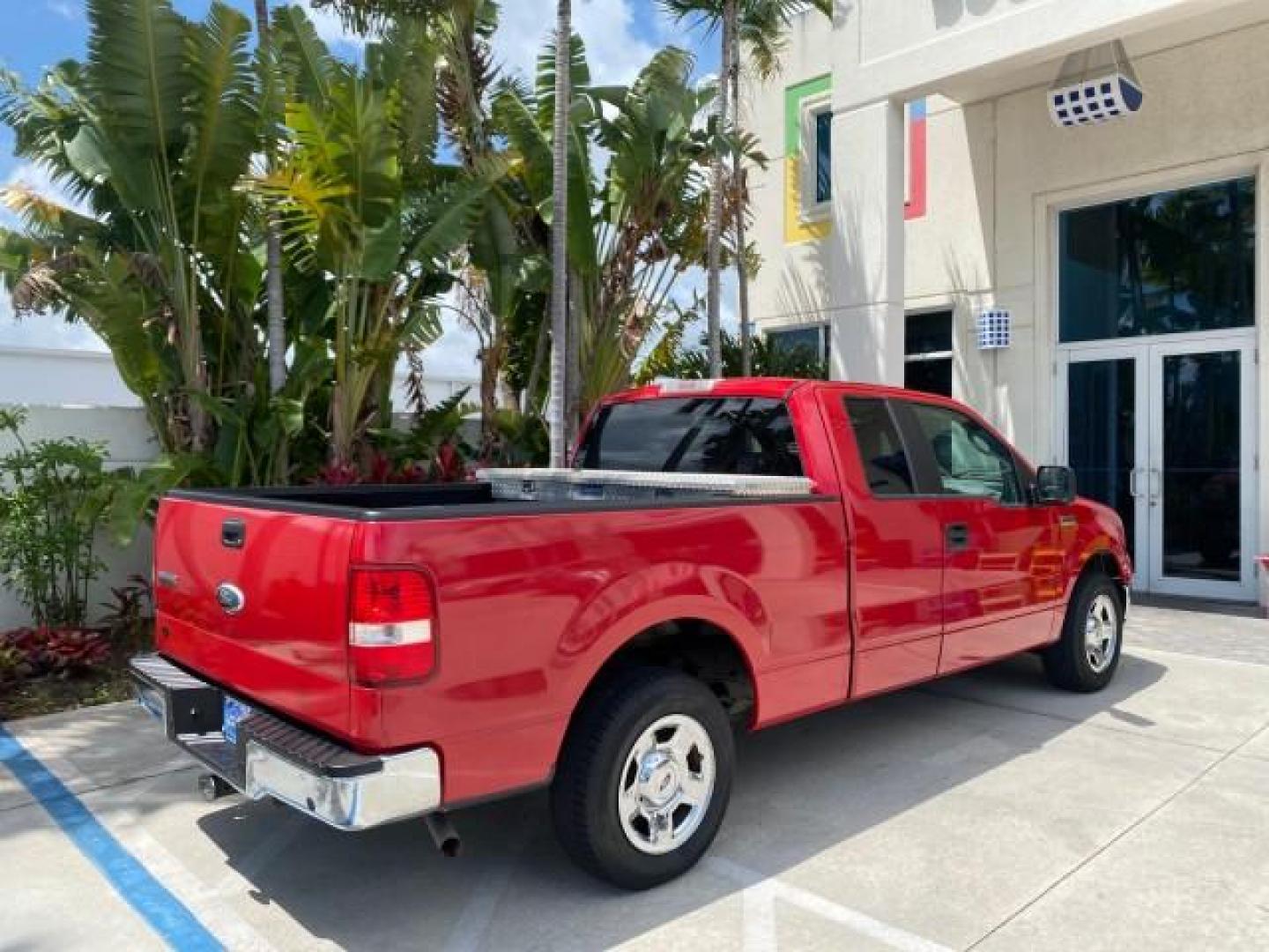 2006 Bright Red /Flint Ford F-150 XLT 4.6 V8 FL LOW MILES 72,936 (1FTRX12W76N) with an 4.6L EFI V8 Engine engine, Automatic transmission, located at 4701 North Dixie Hwy, Pompano Beach, FL, 33064, (954) 422-2889, 26.240938, -80.123474 - OUR WEBPAGE FLORIDACARS1.COM HAS OVER 100 PHOTOS AND FREE CARFAX LINK 2006 Ford F-150 XLT 4 Door Extended Cab Pickup 4.6L V8 F Gasoline 19 MPG Rear Wheel Drive Features ABS Brakes Air Conditioning AM/FM Stereo Automatic Transmission Bed Liner CD Audio Cloth Seats Cruise Control Power Locks Power Mir - Photo#95