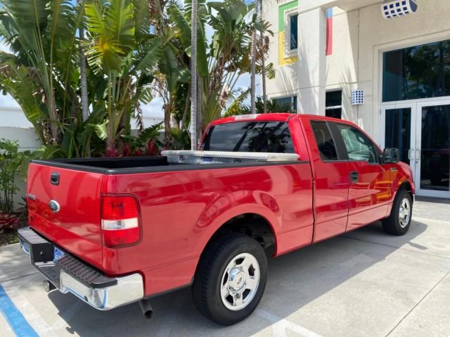 2006 Bright Red /Flint Ford F-150 XLT 4.6 V8 FL LOW MILES 72,936 (1FTRX12W76N) with an 4.6L EFI V8 Engine engine, Automatic transmission, located at 4701 North Dixie Hwy, Pompano Beach, FL, 33064, (954) 422-2889, 26.240938, -80.123474 - OUR WEBPAGE FLORIDACARS1.COM HAS OVER 100 PHOTOS AND FREE CARFAX LINK 2006 Ford F-150 XLT 4 Door Extended Cab Pickup 4.6L V8 F Gasoline 19 MPG Rear Wheel Drive Features ABS Brakes Air Conditioning AM/FM Stereo Automatic Transmission Bed Liner CD Audio Cloth Seats Cruise Control Power Locks Power Mir - Photo#96