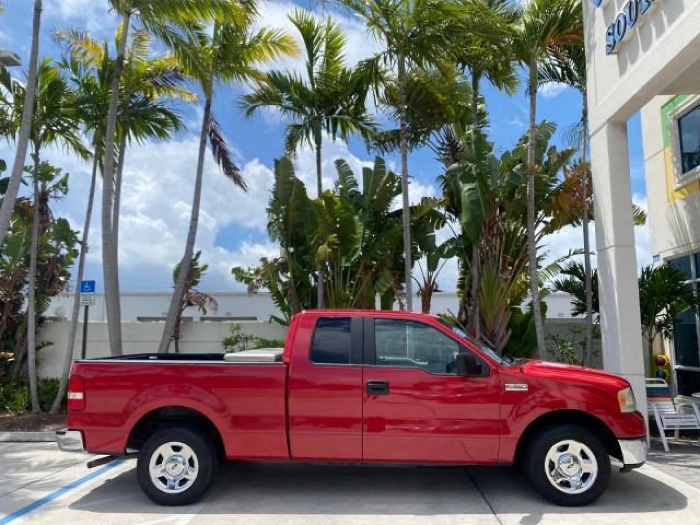 2006 Bright Red /Flint Ford F-150 XLT 4.6 V8 FL LOW MILES 72,936 (1FTRX12W76N) with an 4.6L EFI V8 Engine engine, Automatic transmission, located at 4701 North Dixie Hwy, Pompano Beach, FL, 33064, (954) 422-2889, 26.240938, -80.123474 - OUR WEBPAGE FLORIDACARS1.COM HAS OVER 100 PHOTOS AND FREE CARFAX LINK 2006 Ford F-150 XLT 4 Door Extended Cab Pickup 4.6L V8 F Gasoline 19 MPG Rear Wheel Drive Features ABS Brakes Air Conditioning AM/FM Stereo Automatic Transmission Bed Liner CD Audio Cloth Seats Cruise Control Power Locks Power Mir - Photo#97