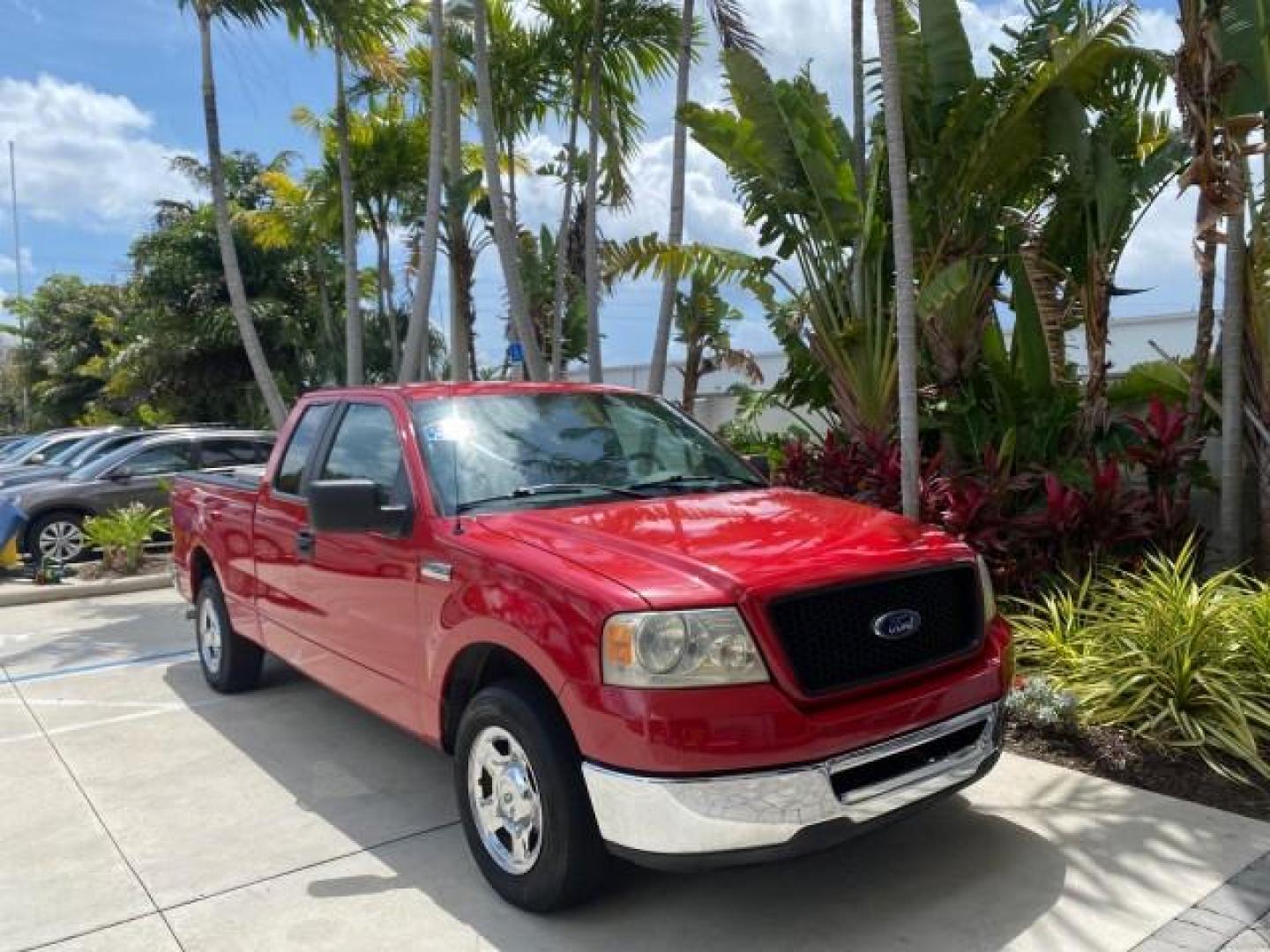 2006 Bright Red /Flint Ford F-150 XLT 4.6 V8 FL LOW MILES 72,936 (1FTRX12W76N) with an 4.6L EFI V8 Engine engine, Automatic transmission, located at 4701 North Dixie Hwy, Pompano Beach, FL, 33064, (954) 422-2889, 26.240938, -80.123474 - OUR WEBPAGE FLORIDACARS1.COM HAS OVER 100 PHOTOS AND FREE CARFAX LINK 2006 Ford F-150 XLT 4 Door Extended Cab Pickup 4.6L V8 F Gasoline 19 MPG Rear Wheel Drive Features ABS Brakes Air Conditioning AM/FM Stereo Automatic Transmission Bed Liner CD Audio Cloth Seats Cruise Control Power Locks Power Mir - Photo#99