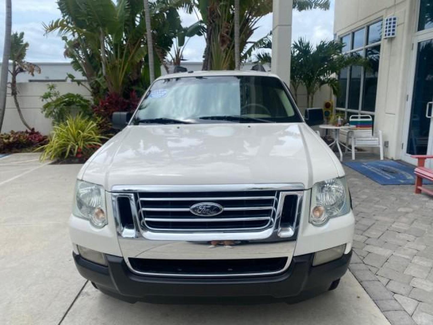 2009 White Suede /Camel Ford Explorer Sport Trac XLT LOW MILES 73,848 (1FMEU31E99U) with an 4.0L SOHC 12-Valve V6 Engine engine, Automatic transmission, located at 4701 North Dixie Hwy, Pompano Beach, FL, 33064, (954) 422-2889, 26.240938, -80.123474 - OUR WEBPAGE FLORIDACARS1.COM HAS OVER 100 PHOTOS AND FREE CARFAX LINK 2009 Ford Explorer Sport Trac XLT Sport Pickup 4.0L V6 F SOHC 12V Gasoline 21 MPG Rear Wheel Drive Features ABS Brakes Air Conditioning Alloy Wheels AM/FM Stereo Automatic Transmission Auxiliary Audio Input CD Audio Cloth Seats Cr - Photo#2