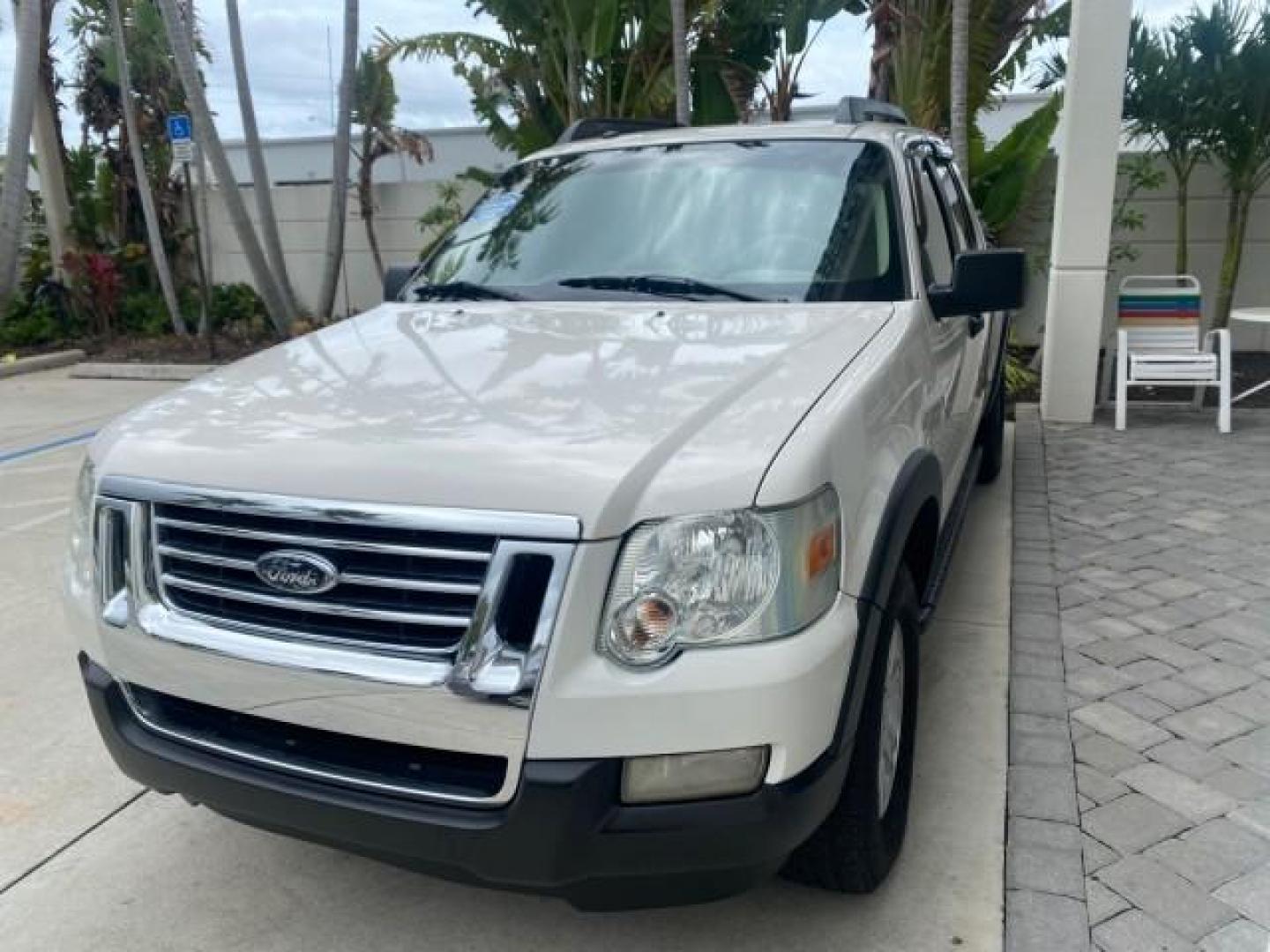 2009 White Suede /Camel Ford Explorer Sport Trac XLT LOW MILES 73,848 (1FMEU31E99U) with an 4.0L SOHC 12-Valve V6 Engine engine, Automatic transmission, located at 4701 North Dixie Hwy, Pompano Beach, FL, 33064, (954) 422-2889, 26.240938, -80.123474 - OUR WEBPAGE FLORIDACARS1.COM HAS OVER 100 PHOTOS AND FREE CARFAX LINK 2009 Ford Explorer Sport Trac XLT Sport Pickup 4.0L V6 F SOHC 12V Gasoline 21 MPG Rear Wheel Drive Features ABS Brakes Air Conditioning Alloy Wheels AM/FM Stereo Automatic Transmission Auxiliary Audio Input CD Audio Cloth Seats Cr - Photo#3