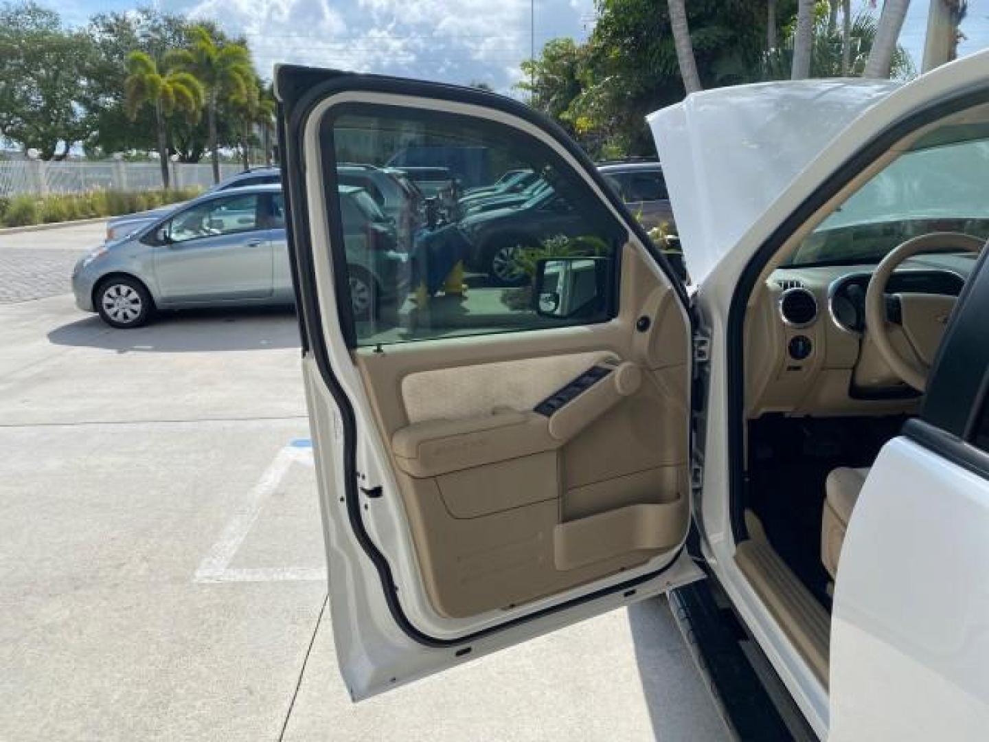 2009 White Suede /Camel Ford Explorer Sport Trac XLT LOW MILES 73,848 (1FMEU31E99U) with an 4.0L SOHC 12-Valve V6 Engine engine, Automatic transmission, located at 4701 North Dixie Hwy, Pompano Beach, FL, 33064, (954) 422-2889, 26.240938, -80.123474 - OUR WEBPAGE FLORIDACARS1.COM HAS OVER 100 PHOTOS AND FREE CARFAX LINK 2009 Ford Explorer Sport Trac XLT Sport Pickup 4.0L V6 F SOHC 12V Gasoline 21 MPG Rear Wheel Drive Features ABS Brakes Air Conditioning Alloy Wheels AM/FM Stereo Automatic Transmission Auxiliary Audio Input CD Audio Cloth Seats Cr - Photo#9