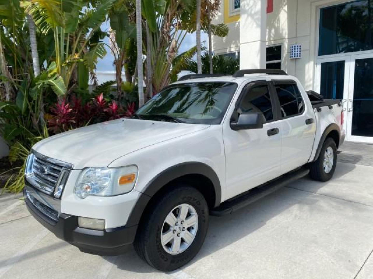 2009 White Suede /Camel Ford Explorer Sport Trac XLT LOW MILES 73,848 (1FMEU31E99U) with an 4.0L SOHC 12-Valve V6 Engine engine, Automatic transmission, located at 4701 North Dixie Hwy, Pompano Beach, FL, 33064, (954) 422-2889, 26.240938, -80.123474 - OUR WEBPAGE FLORIDACARS1.COM HAS OVER 100 PHOTOS AND FREE CARFAX LINK 2009 Ford Explorer Sport Trac XLT Sport Pickup 4.0L V6 F SOHC 12V Gasoline 21 MPG Rear Wheel Drive Features ABS Brakes Air Conditioning Alloy Wheels AM/FM Stereo Automatic Transmission Auxiliary Audio Input CD Audio Cloth Seats Cr - Photo#29