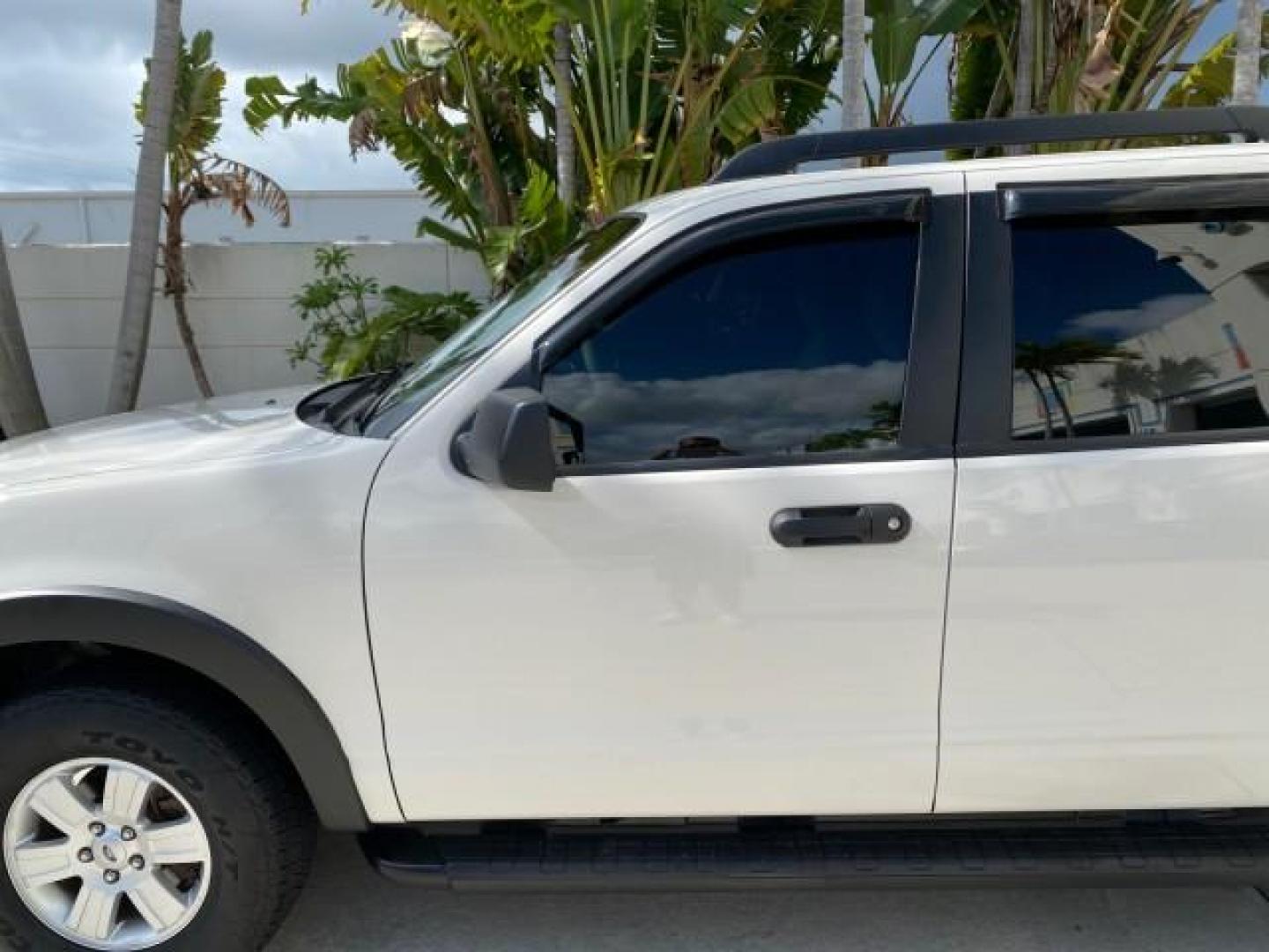 2009 White Suede /Camel Ford Explorer Sport Trac XLT LOW MILES 73,848 (1FMEU31E99U) with an 4.0L SOHC 12-Valve V6 Engine engine, Automatic transmission, located at 4701 North Dixie Hwy, Pompano Beach, FL, 33064, (954) 422-2889, 26.240938, -80.123474 - OUR WEBPAGE FLORIDACARS1.COM HAS OVER 100 PHOTOS AND FREE CARFAX LINK 2009 Ford Explorer Sport Trac XLT Sport Pickup 4.0L V6 F SOHC 12V Gasoline 21 MPG Rear Wheel Drive Features ABS Brakes Air Conditioning Alloy Wheels AM/FM Stereo Automatic Transmission Auxiliary Audio Input CD Audio Cloth Seats Cr - Photo#36