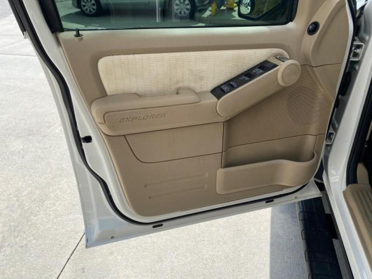 2009 White Suede /Camel Ford Explorer Sport Trac XLT LOW MILES 73,848 (1FMEU31E99U) with an 4.0L SOHC 12-Valve V6 Engine engine, Automatic transmission, located at 4701 North Dixie Hwy, Pompano Beach, FL, 33064, (954) 422-2889, 26.240938, -80.123474 - OUR WEBPAGE FLORIDACARS1.COM HAS OVER 100 PHOTOS AND FREE CARFAX LINK 2009 Ford Explorer Sport Trac XLT Sport Pickup 4.0L V6 F SOHC 12V Gasoline 21 MPG Rear Wheel Drive Features ABS Brakes Air Conditioning Alloy Wheels AM/FM Stereo Automatic Transmission Auxiliary Audio Input CD Audio Cloth Seats Cr - Photo#41