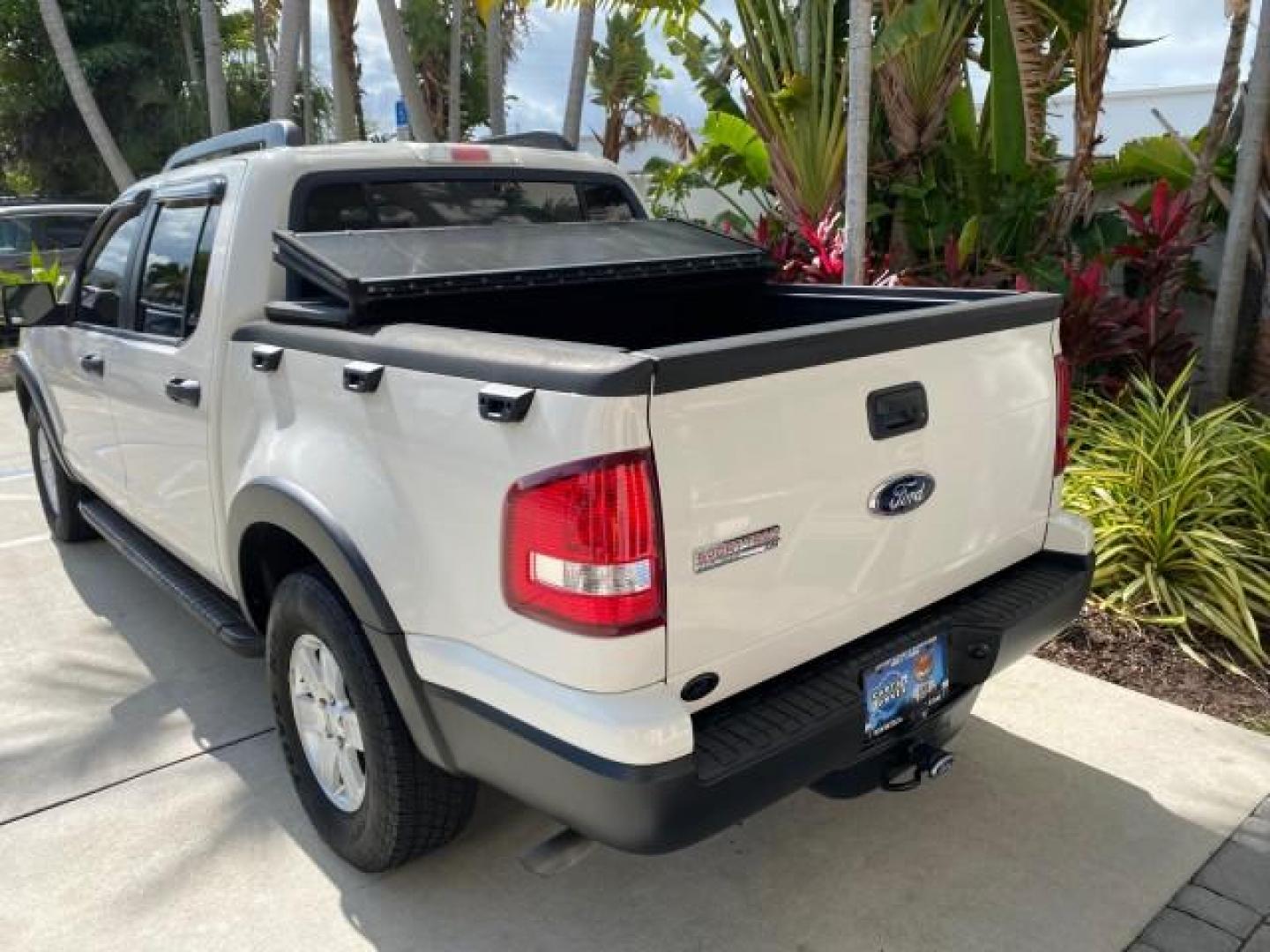 2009 White Suede /Camel Ford Explorer Sport Trac XLT LOW MILES 73,848 (1FMEU31E99U) with an 4.0L SOHC 12-Valve V6 Engine engine, Automatic transmission, located at 4701 North Dixie Hwy, Pompano Beach, FL, 33064, (954) 422-2889, 26.240938, -80.123474 - OUR WEBPAGE FLORIDACARS1.COM HAS OVER 100 PHOTOS AND FREE CARFAX LINK 2009 Ford Explorer Sport Trac XLT Sport Pickup 4.0L V6 F SOHC 12V Gasoline 21 MPG Rear Wheel Drive Features ABS Brakes Air Conditioning Alloy Wheels AM/FM Stereo Automatic Transmission Auxiliary Audio Input CD Audio Cloth Seats Cr - Photo#85
