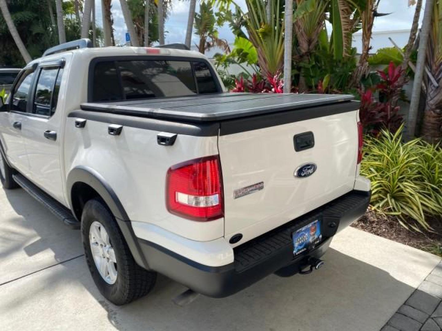 2009 White Suede /Camel Ford Explorer Sport Trac XLT LOW MILES 73,848 (1FMEU31E99U) with an 4.0L SOHC 12-Valve V6 Engine engine, Automatic transmission, located at 4701 North Dixie Hwy, Pompano Beach, FL, 33064, (954) 422-2889, 26.240938, -80.123474 - OUR WEBPAGE FLORIDACARS1.COM HAS OVER 100 PHOTOS AND FREE CARFAX LINK 2009 Ford Explorer Sport Trac XLT Sport Pickup 4.0L V6 F SOHC 12V Gasoline 21 MPG Rear Wheel Drive Features ABS Brakes Air Conditioning Alloy Wheels AM/FM Stereo Automatic Transmission Auxiliary Audio Input CD Audio Cloth Seats Cr - Photo#95