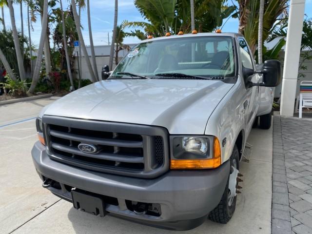 2001 Silver Metallic /Medium Graphite Ford Super Duty F-350 DRW DUALLY XL 1 OWNER LOW MILES 14,269 (1FTWF32SX1E) with an 6.8L SOHC SEFI V10 Engine engine, Automatic transmission, located at 4701 North Dixie Hwy, Pompano Beach, FL, 33064, (954) 422-2889, 26.240938, -80.123474 - OUR WEBPAGE FLORIDACARS1.COM HAS OVER 100 PHOTOS AND FREE CARFAX LINK 2001 Ford F-350 Super Duty Dually XL 1 OWNER Pickup 6.8L V10 F SOHC Gasoline Rear Wheel Drive Features ABS Brakes Air Conditioning AM/FM Stereo Automatic Transmission Cassette Player Dual Rear Wheels Long Bed Tow Hitch Vinyl Seats - Photo#3
