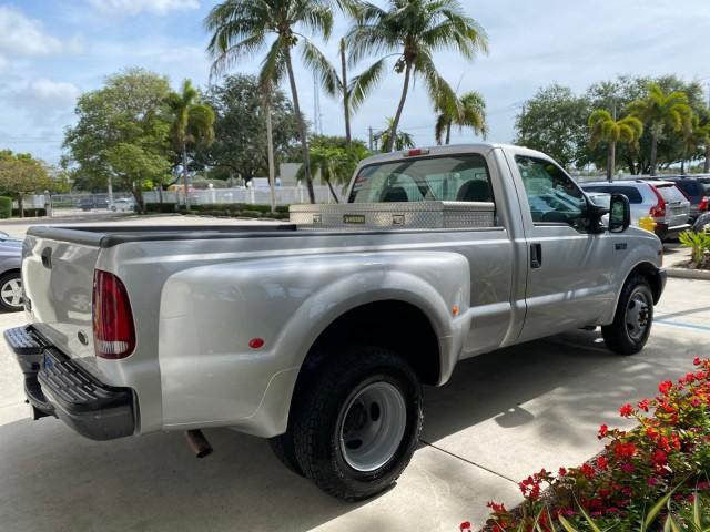 2001 Silver Metallic /Medium Graphite Ford Super Duty F-350 DRW DUALLY XL 1 OWNER LOW MILES 14,269 (1FTWF32SX1E) with an 6.8L SOHC SEFI V10 Engine engine, Automatic transmission, located at 4701 North Dixie Hwy, Pompano Beach, FL, 33064, (954) 422-2889, 26.240938, -80.123474 - OUR WEBPAGE FLORIDACARS1.COM HAS OVER 100 PHOTOS AND FREE CARFAX LINK 2001 Ford F-350 Super Duty Dually XL 1 OWNER Pickup 6.8L V10 F SOHC Gasoline Rear Wheel Drive Features ABS Brakes Air Conditioning AM/FM Stereo Automatic Transmission Cassette Player Dual Rear Wheels Long Bed Tow Hitch Vinyl Seats - Photo#7