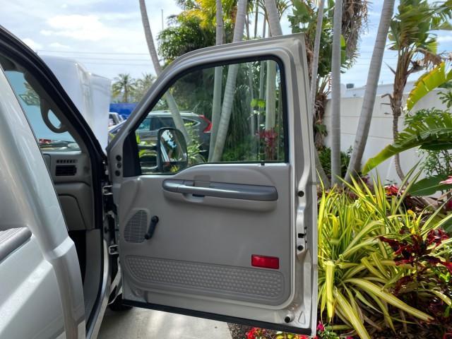 2001 Silver Metallic /Medium Graphite Ford Super Duty F-350 DRW DUALLY XL 1 OWNER LOW MILES 14,269 (1FTWF32SX1E) with an 6.8L SOHC SEFI V10 Engine engine, Automatic transmission, located at 4701 North Dixie Hwy, Pompano Beach, FL, 33064, (954) 422-2889, 26.240938, -80.123474 - OUR WEBPAGE FLORIDACARS1.COM HAS OVER 100 PHOTOS AND FREE CARFAX LINK 2001 Ford F-350 Super Duty Dually XL 1 OWNER Pickup 6.8L V10 F SOHC Gasoline Rear Wheel Drive Features ABS Brakes Air Conditioning AM/FM Stereo Automatic Transmission Cassette Player Dual Rear Wheels Long Bed Tow Hitch Vinyl Seats - Photo#11