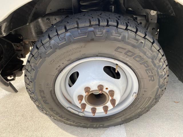 2001 Silver Metallic /Medium Graphite Ford Super Duty F-350 DRW DUALLY XL 1 OWNER LOW MILES 14,269 (1FTWF32SX1E) with an 6.8L SOHC SEFI V10 Engine engine, Automatic transmission, located at 4701 North Dixie Hwy, Pompano Beach, FL, 33064, (954) 422-2889, 26.240938, -80.123474 - OUR WEBPAGE FLORIDACARS1.COM HAS OVER 100 PHOTOS AND FREE CARFAX LINK 2001 Ford F-350 Super Duty Dually XL 1 OWNER Pickup 6.8L V10 F SOHC Gasoline Rear Wheel Drive Features ABS Brakes Air Conditioning AM/FM Stereo Automatic Transmission Cassette Player Dual Rear Wheels Long Bed Tow Hitch Vinyl Seats - Photo#19