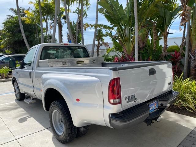 2001 Silver Metallic /Medium Graphite Ford Super Duty F-350 DRW DUALLY XL 1 OWNER LOW MILES 14,269 (1FTWF32SX1E) with an 6.8L SOHC SEFI V10 Engine engine, Automatic transmission, located at 4701 North Dixie Hwy, Pompano Beach, FL, 33064, (954) 422-2889, 26.240938, -80.123474 - OUR WEBPAGE FLORIDACARS1.COM HAS OVER 100 PHOTOS AND FREE CARFAX LINK 2001 Ford F-350 Super Duty Dually XL 1 OWNER Pickup 6.8L V10 F SOHC Gasoline Rear Wheel Drive Features ABS Brakes Air Conditioning AM/FM Stereo Automatic Transmission Cassette Player Dual Rear Wheels Long Bed Tow Hitch Vinyl Seats - Photo#33