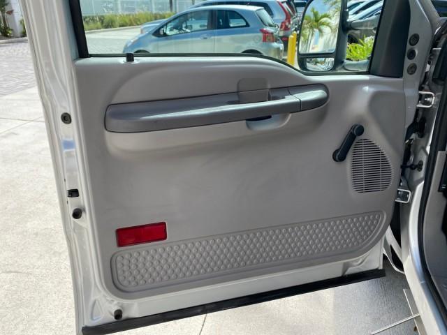 2001 Silver Metallic /Medium Graphite Ford Super Duty F-350 DRW DUALLY XL 1 OWNER LOW MILES 14,269 (1FTWF32SX1E) with an 6.8L SOHC SEFI V10 Engine engine, Automatic transmission, located at 4701 North Dixie Hwy, Pompano Beach, FL, 33064, (954) 422-2889, 26.240938, -80.123474 - OUR WEBPAGE FLORIDACARS1.COM HAS OVER 100 PHOTOS AND FREE CARFAX LINK 2001 Ford F-350 Super Duty Dually XL 1 OWNER Pickup 6.8L V10 F SOHC Gasoline Rear Wheel Drive Features ABS Brakes Air Conditioning AM/FM Stereo Automatic Transmission Cassette Player Dual Rear Wheels Long Bed Tow Hitch Vinyl Seats - Photo#44