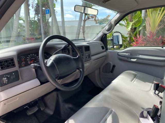 2001 Silver Metallic /Medium Graphite Ford Super Duty F-350 DRW DUALLY XL 1 OWNER LOW MILES 14,269 (1FTWF32SX1E) with an 6.8L SOHC SEFI V10 Engine engine, Automatic transmission, located at 4701 North Dixie Hwy, Pompano Beach, FL, 33064, (954) 422-2889, 26.240938, -80.123474 - OUR WEBPAGE FLORIDACARS1.COM HAS OVER 100 PHOTOS AND FREE CARFAX LINK 2001 Ford F-350 Super Duty Dually XL 1 OWNER Pickup 6.8L V10 F SOHC Gasoline Rear Wheel Drive Features ABS Brakes Air Conditioning AM/FM Stereo Automatic Transmission Cassette Player Dual Rear Wheels Long Bed Tow Hitch Vinyl Seats - Photo#48