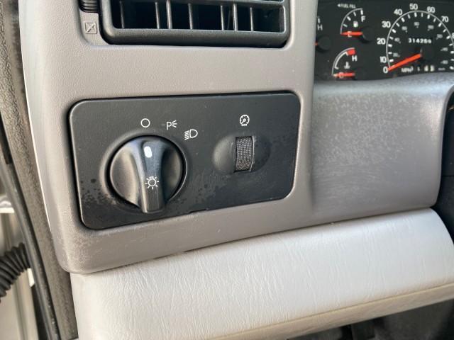 2001 Silver Metallic /Medium Graphite Ford Super Duty F-350 DRW DUALLY XL 1 OWNER LOW MILES 14,269 (1FTWF32SX1E) with an 6.8L SOHC SEFI V10 Engine engine, Automatic transmission, located at 4701 North Dixie Hwy, Pompano Beach, FL, 33064, (954) 422-2889, 26.240938, -80.123474 - OUR WEBPAGE FLORIDACARS1.COM HAS OVER 100 PHOTOS AND FREE CARFAX LINK 2001 Ford F-350 Super Duty Dually XL 1 OWNER Pickup 6.8L V10 F SOHC Gasoline Rear Wheel Drive Features ABS Brakes Air Conditioning AM/FM Stereo Automatic Transmission Cassette Player Dual Rear Wheels Long Bed Tow Hitch Vinyl Seats - Photo#53