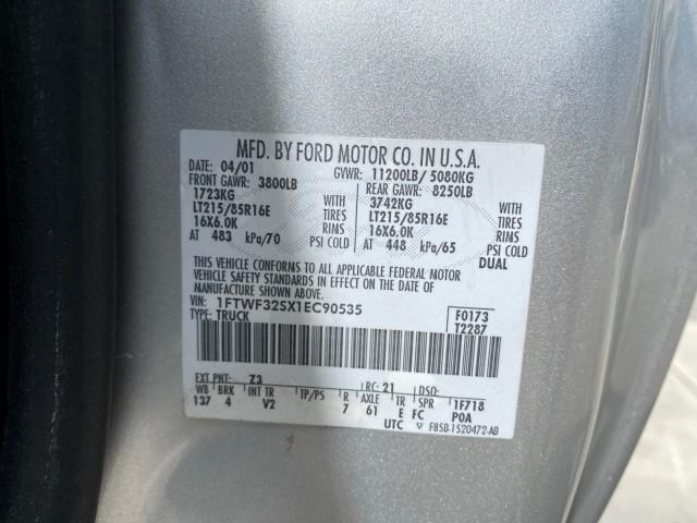 2001 Silver Metallic /Medium Graphite Ford Super Duty F-350 DRW DUALLY XL 1 OWNER LOW MILES 14,269 (1FTWF32SX1E) with an 6.8L SOHC SEFI V10 Engine engine, Automatic transmission, located at 4701 North Dixie Hwy, Pompano Beach, FL, 33064, (954) 422-2889, 26.240938, -80.123474 - OUR WEBPAGE FLORIDACARS1.COM HAS OVER 100 PHOTOS AND FREE CARFAX LINK 2001 Ford F-350 Super Duty Dually XL 1 OWNER Pickup 6.8L V10 F SOHC Gasoline Rear Wheel Drive Features ABS Brakes Air Conditioning AM/FM Stereo Automatic Transmission Cassette Player Dual Rear Wheels Long Bed Tow Hitch Vinyl Seats - Photo#67