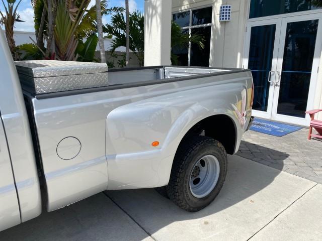 2001 Silver Metallic /Medium Graphite Ford Super Duty F-350 DRW DUALLY XL 1 OWNER LOW MILES 14,269 (1FTWF32SX1E) with an 6.8L SOHC SEFI V10 Engine engine, Automatic transmission, located at 4701 North Dixie Hwy, Pompano Beach, FL, 33064, (954) 422-2889, 26.240938, -80.123474 - OUR WEBPAGE FLORIDACARS1.COM HAS OVER 100 PHOTOS AND FREE CARFAX LINK 2001 Ford F-350 Super Duty Dually XL 1 OWNER Pickup 6.8L V10 F SOHC Gasoline Rear Wheel Drive Features ABS Brakes Air Conditioning AM/FM Stereo Automatic Transmission Cassette Player Dual Rear Wheels Long Bed Tow Hitch Vinyl Seats - Photo#73
