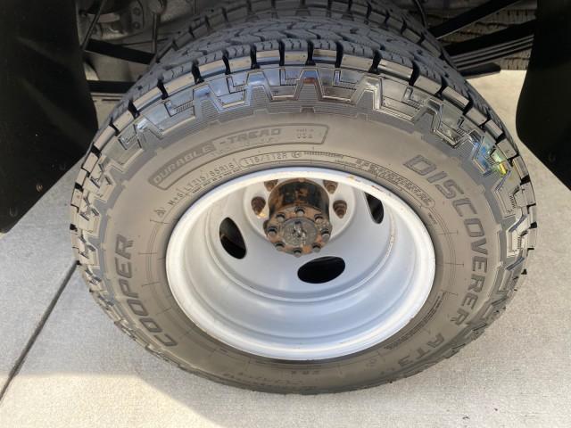 2001 Silver Metallic /Medium Graphite Ford Super Duty F-350 DRW DUALLY XL 1 OWNER LOW MILES 14,269 (1FTWF32SX1E) with an 6.8L SOHC SEFI V10 Engine engine, Automatic transmission, located at 4701 North Dixie Hwy, Pompano Beach, FL, 33064, (954) 422-2889, 26.240938, -80.123474 - OUR WEBPAGE FLORIDACARS1.COM HAS OVER 100 PHOTOS AND FREE CARFAX LINK 2001 Ford F-350 Super Duty Dually XL 1 OWNER Pickup 6.8L V10 F SOHC Gasoline Rear Wheel Drive Features ABS Brakes Air Conditioning AM/FM Stereo Automatic Transmission Cassette Player Dual Rear Wheels Long Bed Tow Hitch Vinyl Seats - Photo#79