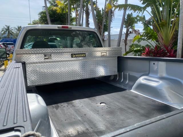 2001 Silver Metallic /Medium Graphite Ford Super Duty F-350 DRW DUALLY XL 1 OWNER LOW MILES 14,269 (1FTWF32SX1E) with an 6.8L SOHC SEFI V10 Engine engine, Automatic transmission, located at 4701 North Dixie Hwy, Pompano Beach, FL, 33064, (954) 422-2889, 26.240938, -80.123474 - OUR WEBPAGE FLORIDACARS1.COM HAS OVER 100 PHOTOS AND FREE CARFAX LINK 2001 Ford F-350 Super Duty Dually XL 1 OWNER Pickup 6.8L V10 F SOHC Gasoline Rear Wheel Drive Features ABS Brakes Air Conditioning AM/FM Stereo Automatic Transmission Cassette Player Dual Rear Wheels Long Bed Tow Hitch Vinyl Seats - Photo#82