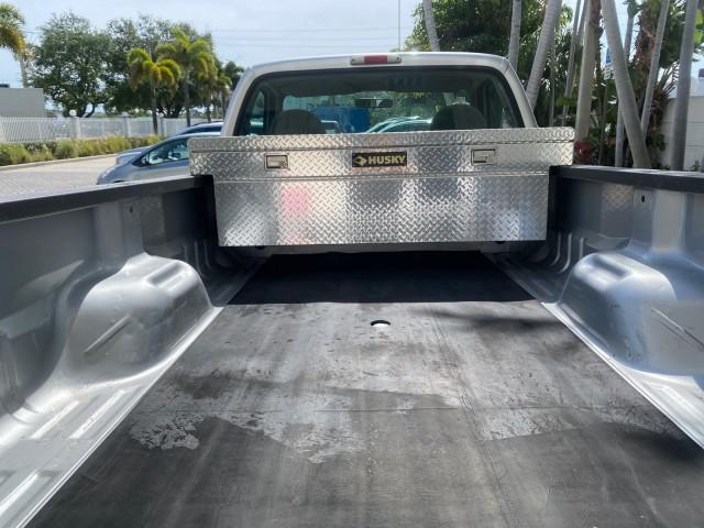 2001 Silver Metallic /Medium Graphite Ford Super Duty F-350 DRW DUALLY XL 1 OWNER LOW MILES 14,269 (1FTWF32SX1E) with an 6.8L SOHC SEFI V10 Engine engine, Automatic transmission, located at 4701 North Dixie Hwy, Pompano Beach, FL, 33064, (954) 422-2889, 26.240938, -80.123474 - OUR WEBPAGE FLORIDACARS1.COM HAS OVER 100 PHOTOS AND FREE CARFAX LINK 2001 Ford F-350 Super Duty Dually XL 1 OWNER Pickup 6.8L V10 F SOHC Gasoline Rear Wheel Drive Features ABS Brakes Air Conditioning AM/FM Stereo Automatic Transmission Cassette Player Dual Rear Wheels Long Bed Tow Hitch Vinyl Seats - Photo#88