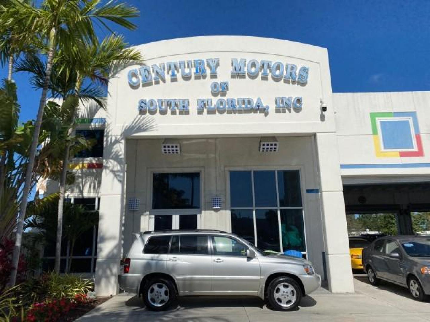 2007 Millenium Silver Metallic /Ash Toyota Highlander Limited 4WD LOW MILES 47,399 1 OWNER (JTEEP21A570) with an 3.3L DOHC SFI 24-Valve VVT-i V6 Engine engine, Automatic transmission, located at 4701 North Dixie Hwy, Pompano Beach, FL, 33064, (954) 422-2889, 26.240938, -80.123474 - OUR WEBPAGE FLORIDACARS1.COM HAS OVER 100 PHOTOS AND FREE CARFAX LINK 2007 Toyota Highlander Limited V6 4WD 4 Door Wagon/Sport Utility 3.3L V6 F DOHC 24V Gasoline 24 MPG All Wheel Drive Features 4WD/AWD ABS Brakes Air Conditioning Alloy Wheels AM/FM Stereo Automatic Transmission Cassette Player CD A - Photo#0