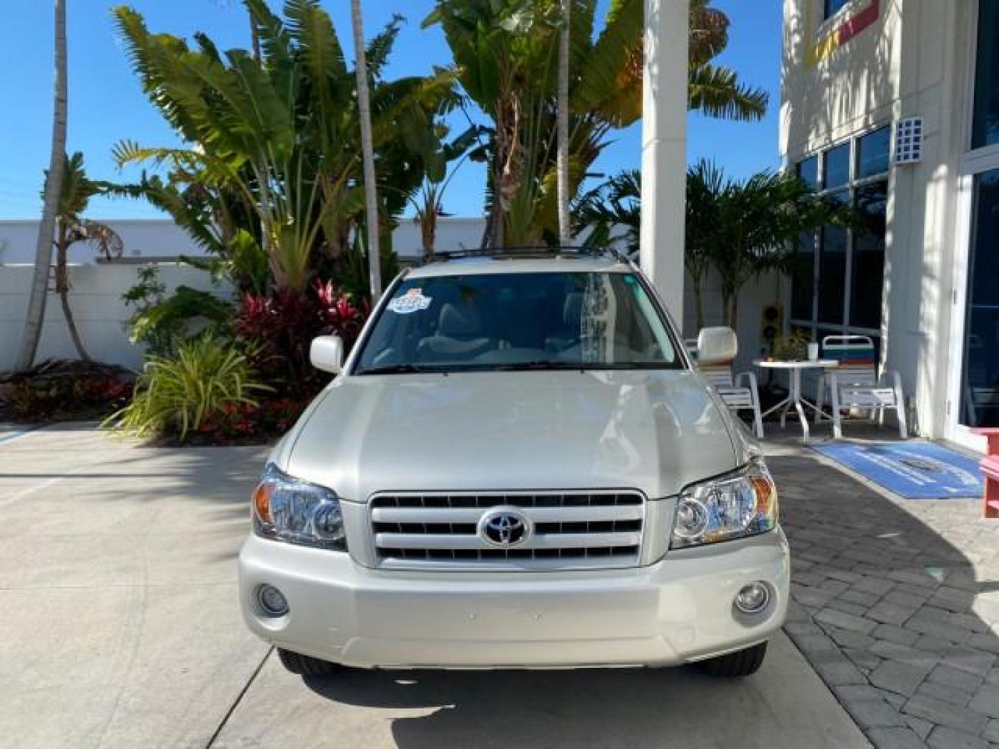 2007 Millenium Silver Metallic /Ash Toyota Highlander Limited 4WD LOW MILES 47,399 1 OWNER (JTEEP21A570) with an 3.3L DOHC SFI 24-Valve VVT-i V6 Engine engine, Automatic transmission, located at 4701 North Dixie Hwy, Pompano Beach, FL, 33064, (954) 422-2889, 26.240938, -80.123474 - OUR WEBPAGE FLORIDACARS1.COM HAS OVER 100 PHOTOS AND FREE CARFAX LINK 2007 Toyota Highlander Limited V6 4WD 4 Door Wagon/Sport Utility 3.3L V6 F DOHC 24V Gasoline 24 MPG All Wheel Drive Features 4WD/AWD ABS Brakes Air Conditioning Alloy Wheels AM/FM Stereo Automatic Transmission Cassette Player CD A - Photo#2