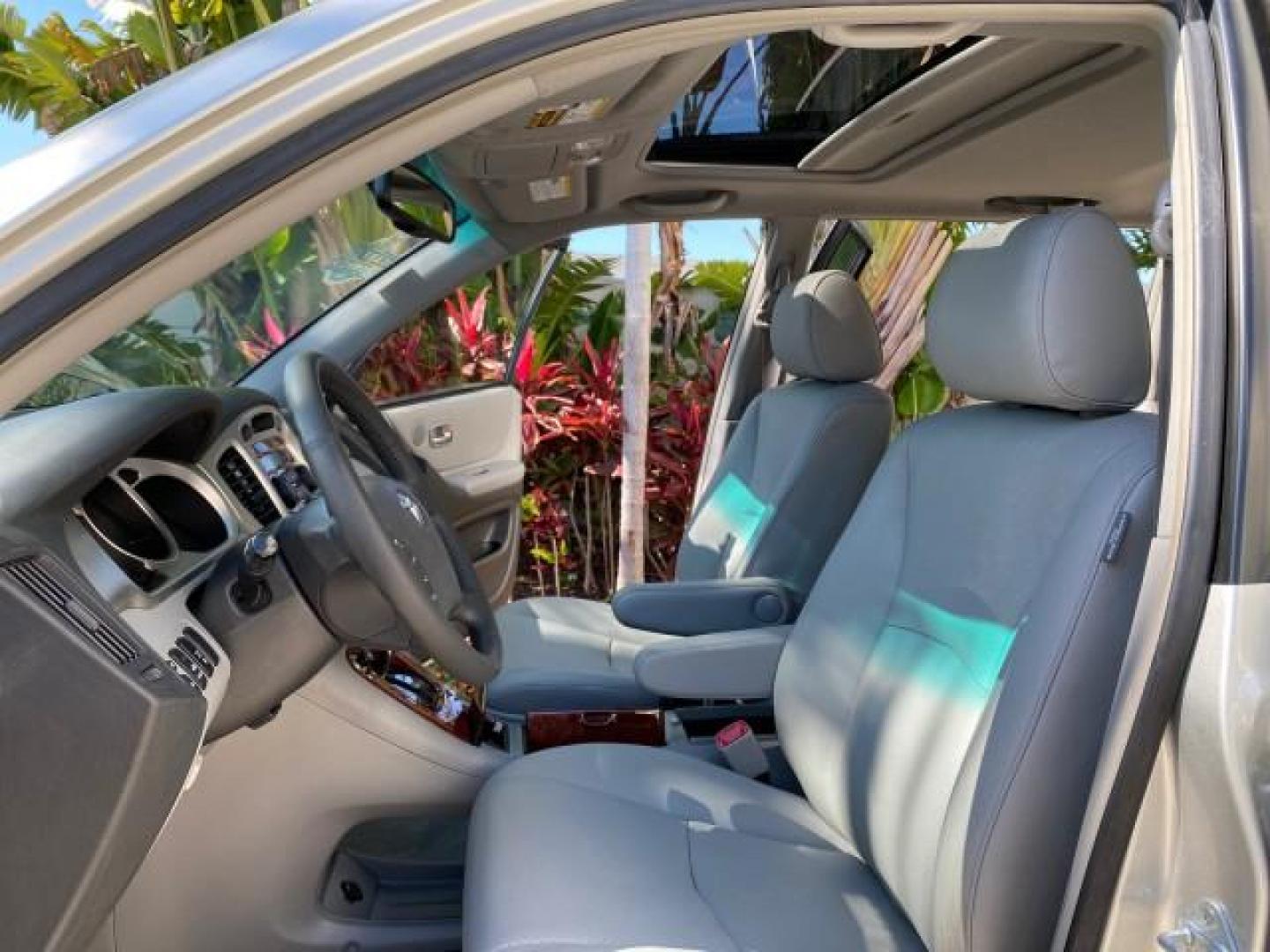 2007 Millenium Silver Metallic /Ash Toyota Highlander Limited 4WD LOW MILES 47,399 1 OWNER (JTEEP21A570) with an 3.3L DOHC SFI 24-Valve VVT-i V6 Engine engine, Automatic transmission, located at 4701 North Dixie Hwy, Pompano Beach, FL, 33064, (954) 422-2889, 26.240938, -80.123474 - OUR WEBPAGE FLORIDACARS1.COM HAS OVER 100 PHOTOS AND FREE CARFAX LINK 2007 Toyota Highlander Limited V6 4WD 4 Door Wagon/Sport Utility 3.3L V6 F DOHC 24V Gasoline 24 MPG All Wheel Drive Features 4WD/AWD ABS Brakes Air Conditioning Alloy Wheels AM/FM Stereo Automatic Transmission Cassette Player CD A - Photo#10