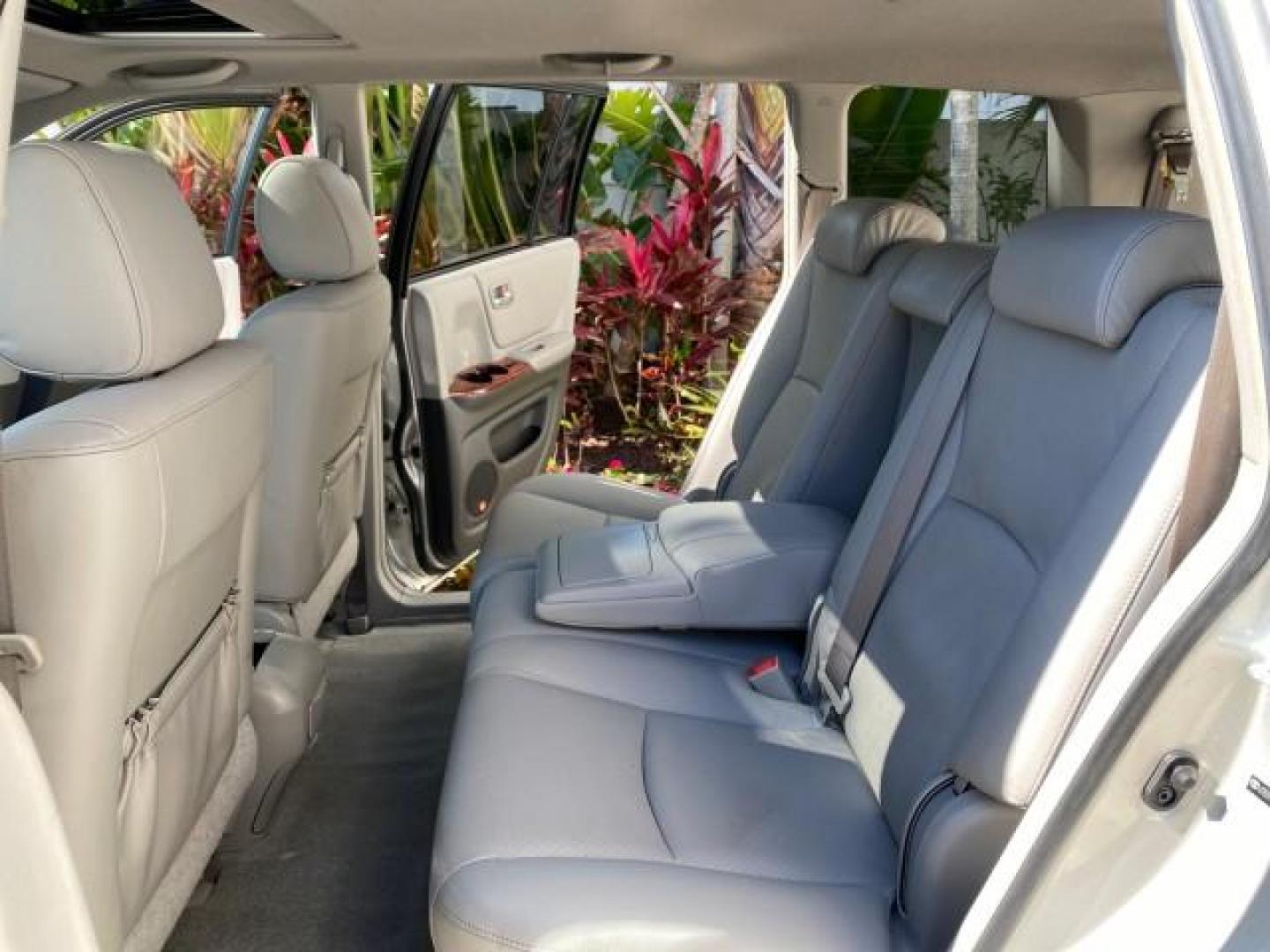 2007 Millenium Silver Metallic /Ash Toyota Highlander Limited 4WD LOW MILES 47,399 1 OWNER (JTEEP21A570) with an 3.3L DOHC SFI 24-Valve VVT-i V6 Engine engine, Automatic transmission, located at 4701 North Dixie Hwy, Pompano Beach, FL, 33064, (954) 422-2889, 26.240938, -80.123474 - OUR WEBPAGE FLORIDACARS1.COM HAS OVER 100 PHOTOS AND FREE CARFAX LINK 2007 Toyota Highlander Limited V6 4WD 4 Door Wagon/Sport Utility 3.3L V6 F DOHC 24V Gasoline 24 MPG All Wheel Drive Features 4WD/AWD ABS Brakes Air Conditioning Alloy Wheels AM/FM Stereo Automatic Transmission Cassette Player CD A - Photo#14