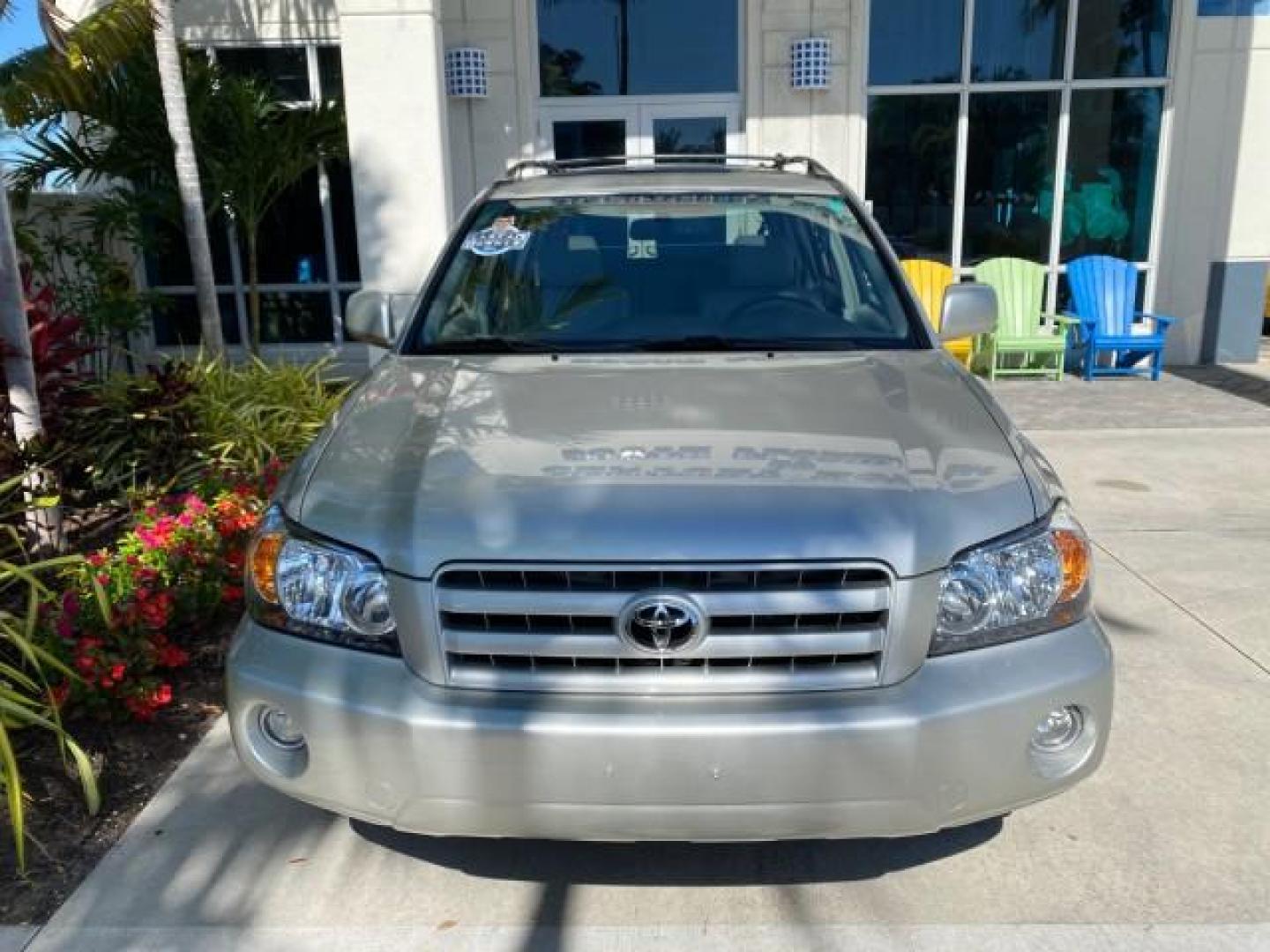 2007 Millenium Silver Metallic /Ash Toyota Highlander Limited 4WD LOW MILES 47,399 1 OWNER (JTEEP21A570) with an 3.3L DOHC SFI 24-Valve VVT-i V6 Engine engine, Automatic transmission, located at 4701 North Dixie Hwy, Pompano Beach, FL, 33064, (954) 422-2889, 26.240938, -80.123474 - OUR WEBPAGE FLORIDACARS1.COM HAS OVER 100 PHOTOS AND FREE CARFAX LINK 2007 Toyota Highlander Limited V6 4WD 4 Door Wagon/Sport Utility 3.3L V6 F DOHC 24V Gasoline 24 MPG All Wheel Drive Features 4WD/AWD ABS Brakes Air Conditioning Alloy Wheels AM/FM Stereo Automatic Transmission Cassette Player CD A - Photo#27