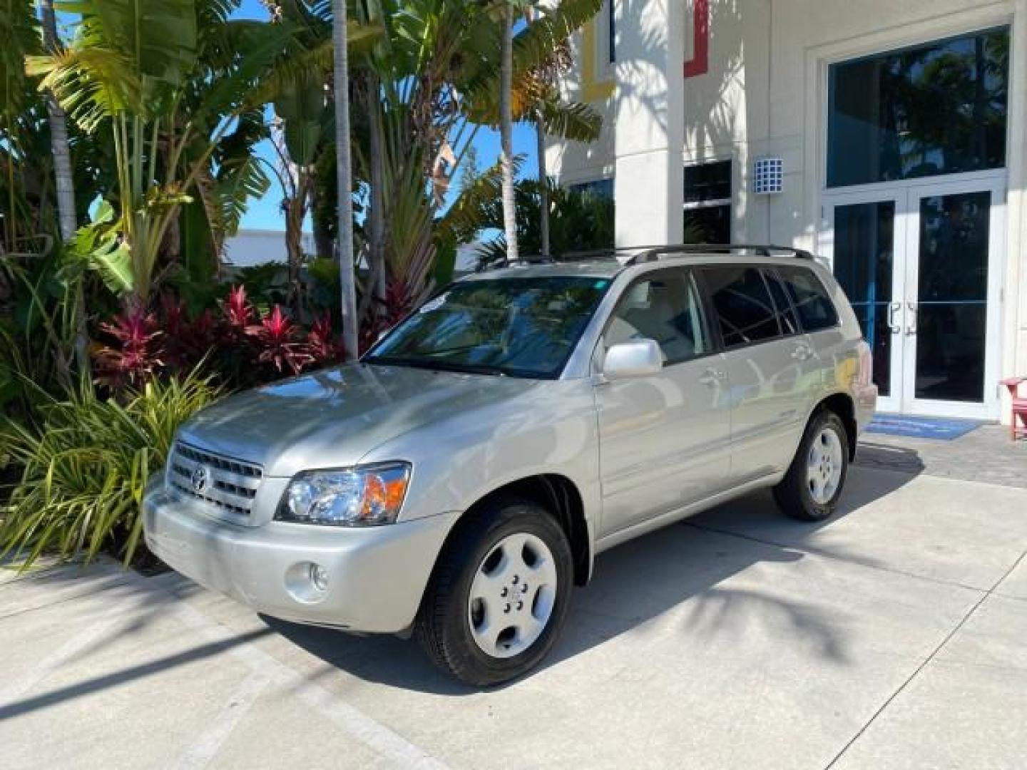 2007 Millenium Silver Metallic /Ash Toyota Highlander Limited 4WD LOW MILES 47,399 1 OWNER (JTEEP21A570) with an 3.3L DOHC SFI 24-Valve VVT-i V6 Engine engine, Automatic transmission, located at 4701 North Dixie Hwy, Pompano Beach, FL, 33064, (954) 422-2889, 26.240938, -80.123474 - OUR WEBPAGE FLORIDACARS1.COM HAS OVER 100 PHOTOS AND FREE CARFAX LINK 2007 Toyota Highlander Limited V6 4WD 4 Door Wagon/Sport Utility 3.3L V6 F DOHC 24V Gasoline 24 MPG All Wheel Drive Features 4WD/AWD ABS Brakes Air Conditioning Alloy Wheels AM/FM Stereo Automatic Transmission Cassette Player CD A - Photo#28