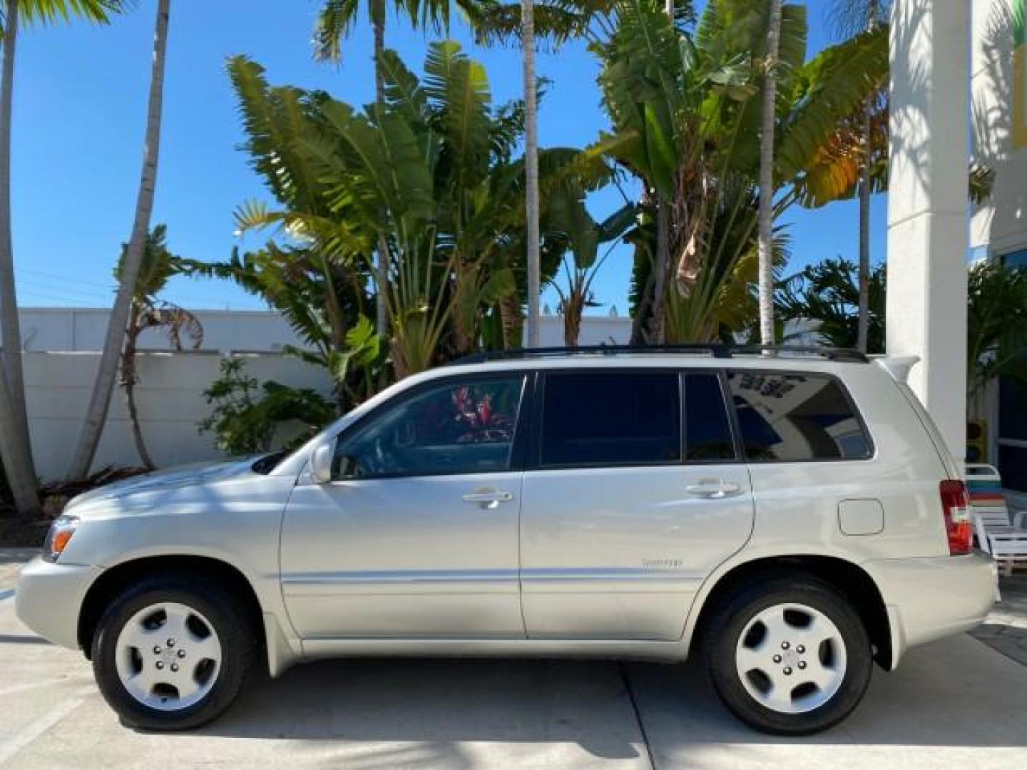 2007 Millenium Silver Metallic /Ash Toyota Highlander Limited 4WD LOW MILES 47,399 1 OWNER (JTEEP21A570) with an 3.3L DOHC SFI 24-Valve VVT-i V6 Engine engine, Automatic transmission, located at 4701 North Dixie Hwy, Pompano Beach, FL, 33064, (954) 422-2889, 26.240938, -80.123474 - OUR WEBPAGE FLORIDACARS1.COM HAS OVER 100 PHOTOS AND FREE CARFAX LINK 2007 Toyota Highlander Limited V6 4WD 4 Door Wagon/Sport Utility 3.3L V6 F DOHC 24V Gasoline 24 MPG All Wheel Drive Features 4WD/AWD ABS Brakes Air Conditioning Alloy Wheels AM/FM Stereo Automatic Transmission Cassette Player CD A - Photo#31