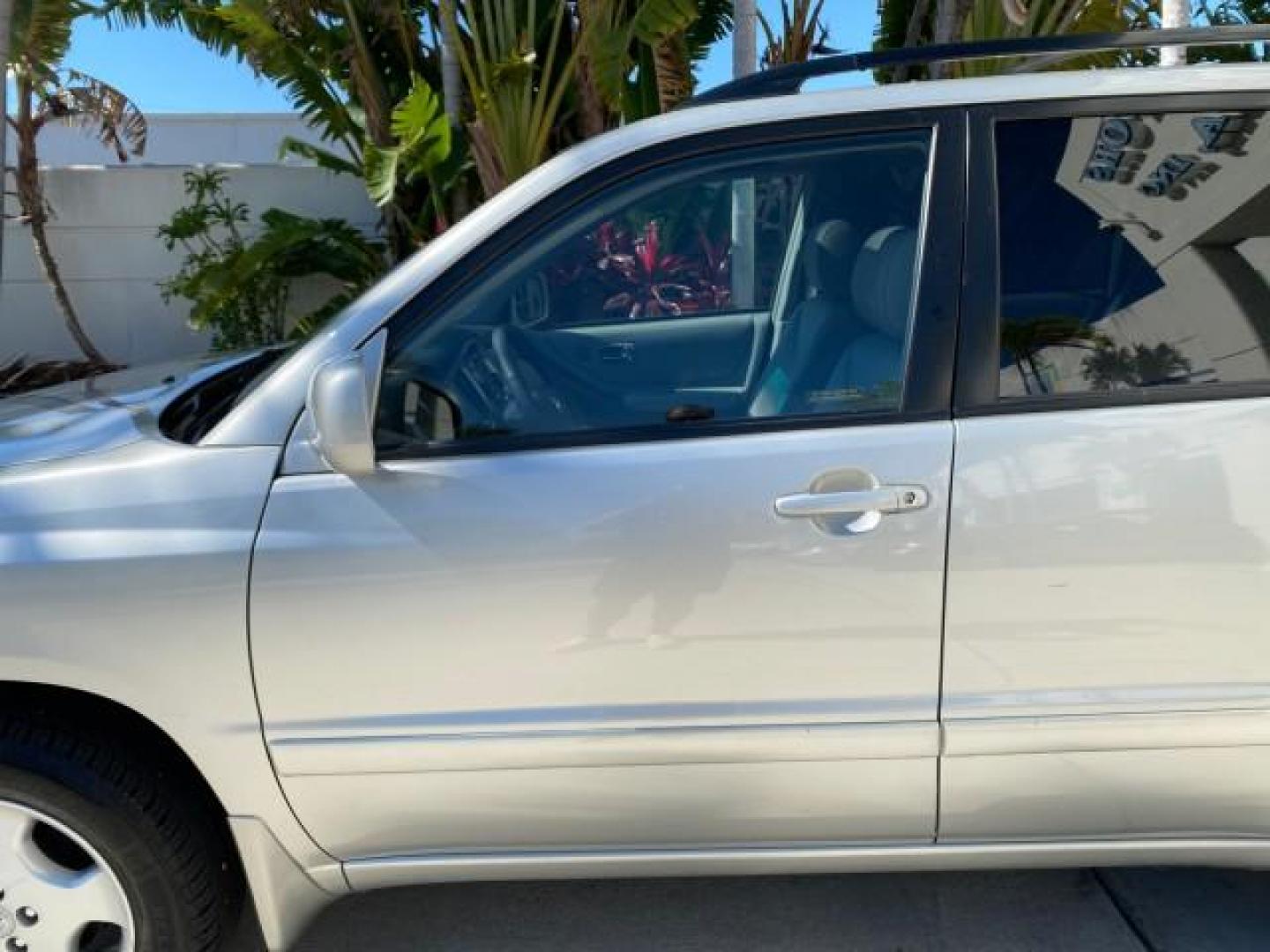 2007 Millenium Silver Metallic /Ash Toyota Highlander Limited 4WD LOW MILES 47,399 1 OWNER (JTEEP21A570) with an 3.3L DOHC SFI 24-Valve VVT-i V6 Engine engine, Automatic transmission, located at 4701 North Dixie Hwy, Pompano Beach, FL, 33064, (954) 422-2889, 26.240938, -80.123474 - OUR WEBPAGE FLORIDACARS1.COM HAS OVER 100 PHOTOS AND FREE CARFAX LINK 2007 Toyota Highlander Limited V6 4WD 4 Door Wagon/Sport Utility 3.3L V6 F DOHC 24V Gasoline 24 MPG All Wheel Drive Features 4WD/AWD ABS Brakes Air Conditioning Alloy Wheels AM/FM Stereo Automatic Transmission Cassette Player CD A - Photo#37