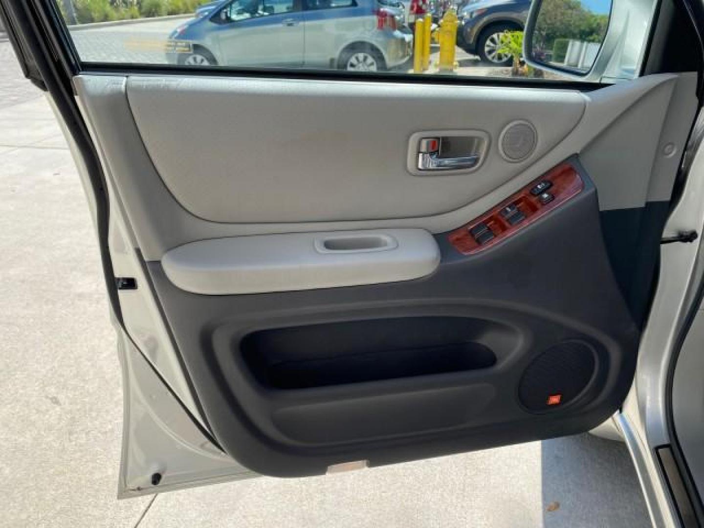 2007 Millenium Silver Metallic /Ash Toyota Highlander Limited 4WD LOW MILES 47,399 1 OWNER (JTEEP21A570) with an 3.3L DOHC SFI 24-Valve VVT-i V6 Engine engine, Automatic transmission, located at 4701 North Dixie Hwy, Pompano Beach, FL, 33064, (954) 422-2889, 26.240938, -80.123474 - OUR WEBPAGE FLORIDACARS1.COM HAS OVER 100 PHOTOS AND FREE CARFAX LINK 2007 Toyota Highlander Limited V6 4WD 4 Door Wagon/Sport Utility 3.3L V6 F DOHC 24V Gasoline 24 MPG All Wheel Drive Features 4WD/AWD ABS Brakes Air Conditioning Alloy Wheels AM/FM Stereo Automatic Transmission Cassette Player CD A - Photo#41