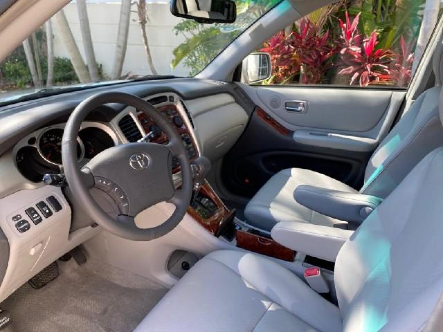 2007 Millenium Silver Metallic /Ash Toyota Highlander Limited 4WD LOW MILES 47,399 1 OWNER (JTEEP21A570) with an 3.3L DOHC SFI 24-Valve VVT-i V6 Engine engine, Automatic transmission, located at 4701 North Dixie Hwy, Pompano Beach, FL, 33064, (954) 422-2889, 26.240938, -80.123474 - OUR WEBPAGE FLORIDACARS1.COM HAS OVER 100 PHOTOS AND FREE CARFAX LINK 2007 Toyota Highlander Limited V6 4WD 4 Door Wagon/Sport Utility 3.3L V6 F DOHC 24V Gasoline 24 MPG All Wheel Drive Features 4WD/AWD ABS Brakes Air Conditioning Alloy Wheels AM/FM Stereo Automatic Transmission Cassette Player CD A - Photo#45