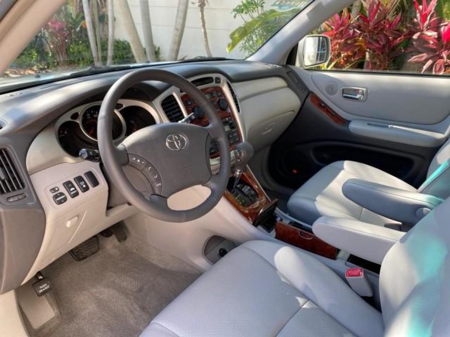 2007 Millenium Silver Metallic /Ash Toyota Highlander Limited 4WD LOW MILES 47,399 1 OWNER (JTEEP21A570) with an 3.3L DOHC SFI 24-Valve VVT-i V6 Engine engine, Automatic transmission, located at 4701 North Dixie Hwy, Pompano Beach, FL, 33064, (954) 422-2889, 26.240938, -80.123474 - OUR WEBPAGE FLORIDACARS1.COM HAS OVER 100 PHOTOS AND FREE CARFAX LINK 2007 Toyota Highlander Limited V6 4WD 4 Door Wagon/Sport Utility 3.3L V6 F DOHC 24V Gasoline 24 MPG All Wheel Drive Features 4WD/AWD ABS Brakes Air Conditioning Alloy Wheels AM/FM Stereo Automatic Transmission Cassette Player CD A - Photo#46