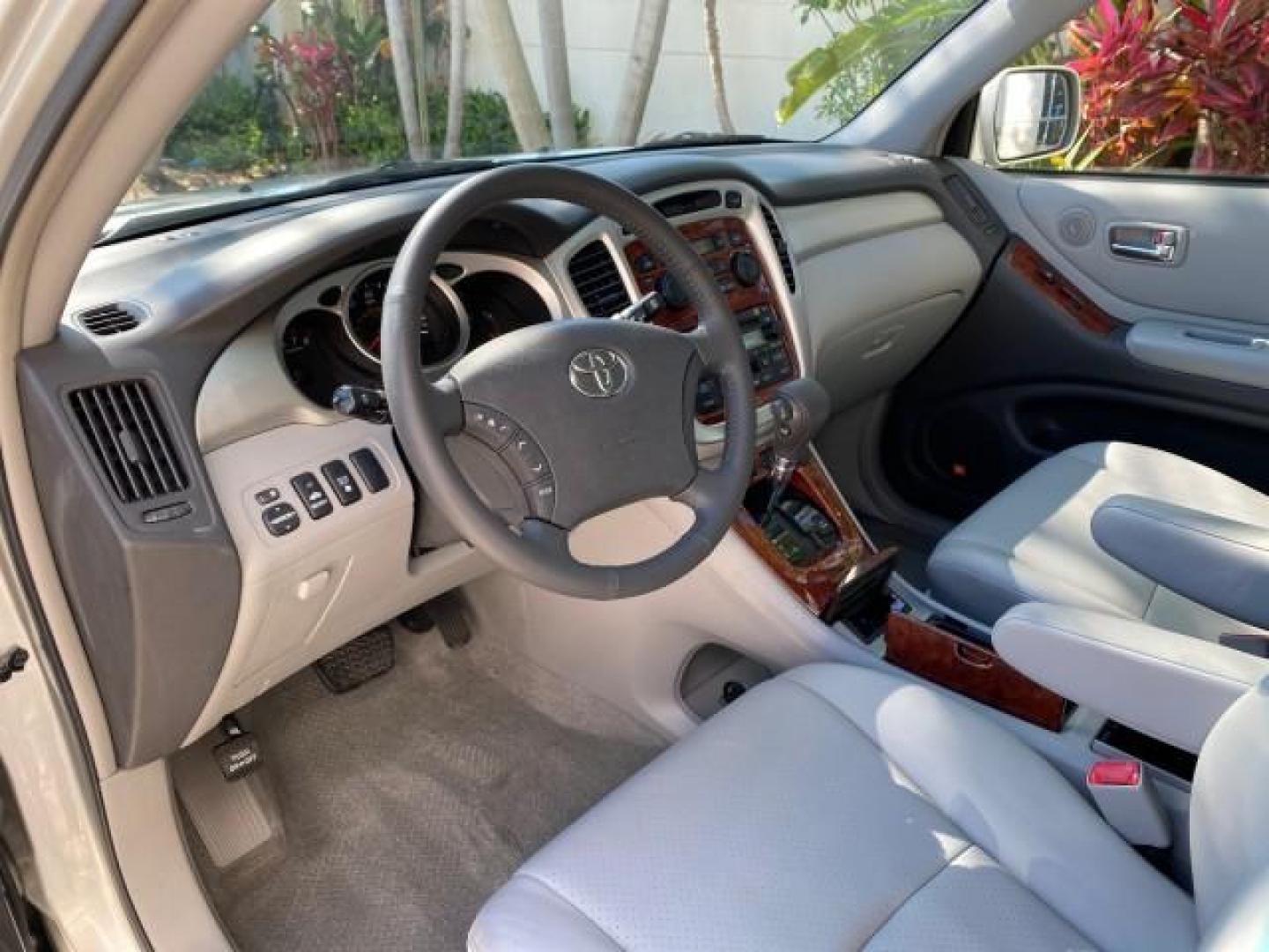 2007 Millenium Silver Metallic /Ash Toyota Highlander Limited 4WD LOW MILES 47,399 1 OWNER (JTEEP21A570) with an 3.3L DOHC SFI 24-Valve VVT-i V6 Engine engine, Automatic transmission, located at 4701 North Dixie Hwy, Pompano Beach, FL, 33064, (954) 422-2889, 26.240938, -80.123474 - OUR WEBPAGE FLORIDACARS1.COM HAS OVER 100 PHOTOS AND FREE CARFAX LINK 2007 Toyota Highlander Limited V6 4WD 4 Door Wagon/Sport Utility 3.3L V6 F DOHC 24V Gasoline 24 MPG All Wheel Drive Features 4WD/AWD ABS Brakes Air Conditioning Alloy Wheels AM/FM Stereo Automatic Transmission Cassette Player CD A - Photo#47