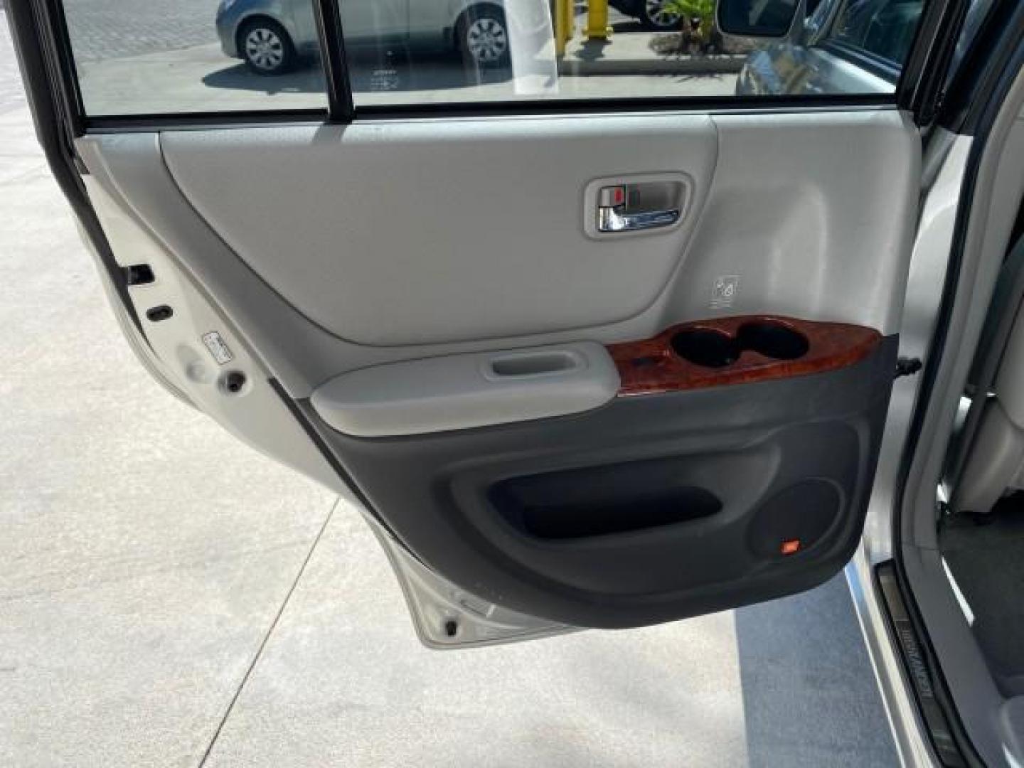 2007 Millenium Silver Metallic /Ash Toyota Highlander Limited 4WD LOW MILES 47,399 1 OWNER (JTEEP21A570) with an 3.3L DOHC SFI 24-Valve VVT-i V6 Engine engine, Automatic transmission, located at 4701 North Dixie Hwy, Pompano Beach, FL, 33064, (954) 422-2889, 26.240938, -80.123474 - OUR WEBPAGE FLORIDACARS1.COM HAS OVER 100 PHOTOS AND FREE CARFAX LINK 2007 Toyota Highlander Limited V6 4WD 4 Door Wagon/Sport Utility 3.3L V6 F DOHC 24V Gasoline 24 MPG All Wheel Drive Features 4WD/AWD ABS Brakes Air Conditioning Alloy Wheels AM/FM Stereo Automatic Transmission Cassette Player CD A - Photo#79