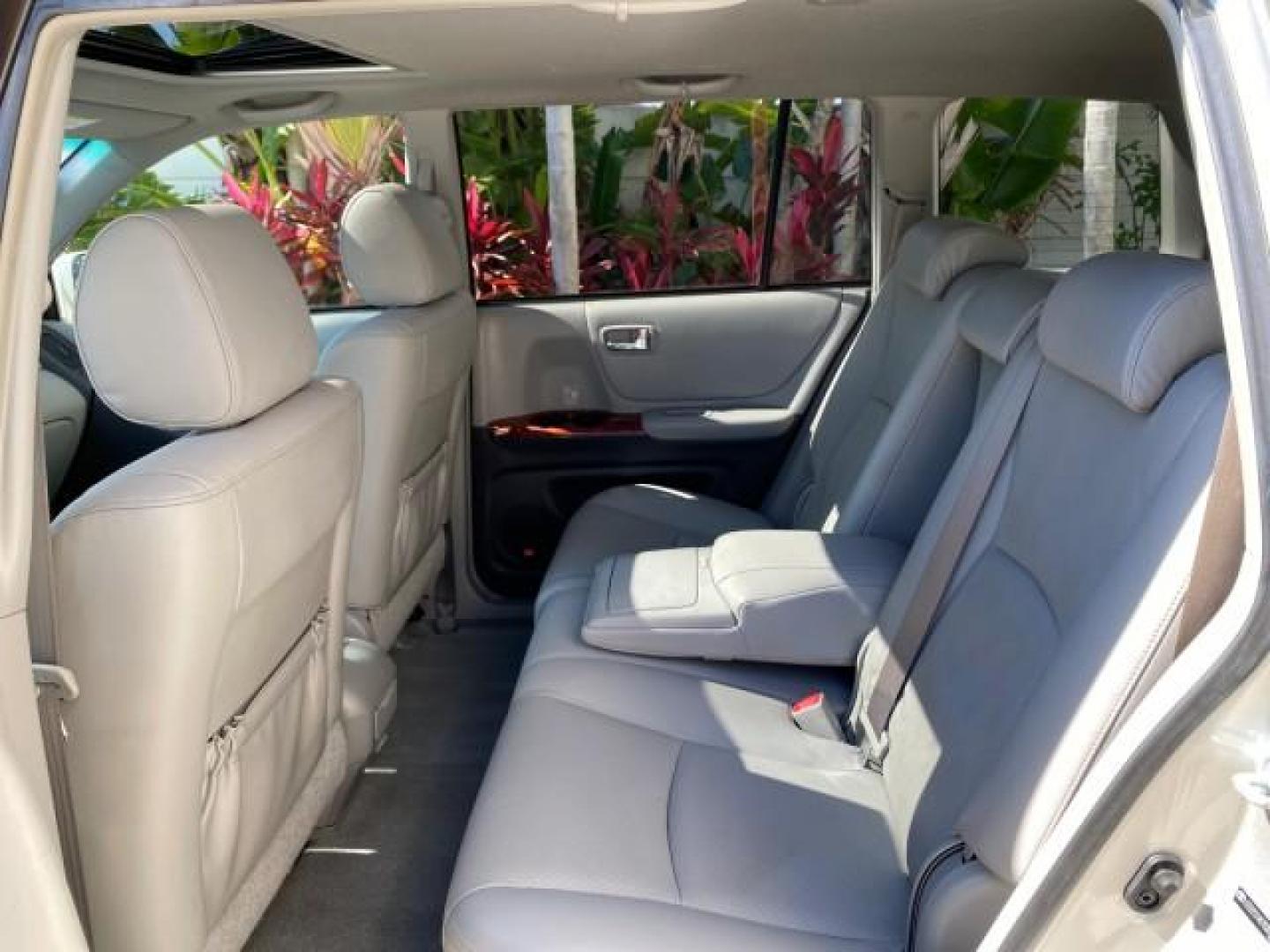 2007 Millenium Silver Metallic /Ash Toyota Highlander Limited 4WD LOW MILES 47,399 1 OWNER (JTEEP21A570) with an 3.3L DOHC SFI 24-Valve VVT-i V6 Engine engine, Automatic transmission, located at 4701 North Dixie Hwy, Pompano Beach, FL, 33064, (954) 422-2889, 26.240938, -80.123474 - OUR WEBPAGE FLORIDACARS1.COM HAS OVER 100 PHOTOS AND FREE CARFAX LINK 2007 Toyota Highlander Limited V6 4WD 4 Door Wagon/Sport Utility 3.3L V6 F DOHC 24V Gasoline 24 MPG All Wheel Drive Features 4WD/AWD ABS Brakes Air Conditioning Alloy Wheels AM/FM Stereo Automatic Transmission Cassette Player CD A - Photo#81