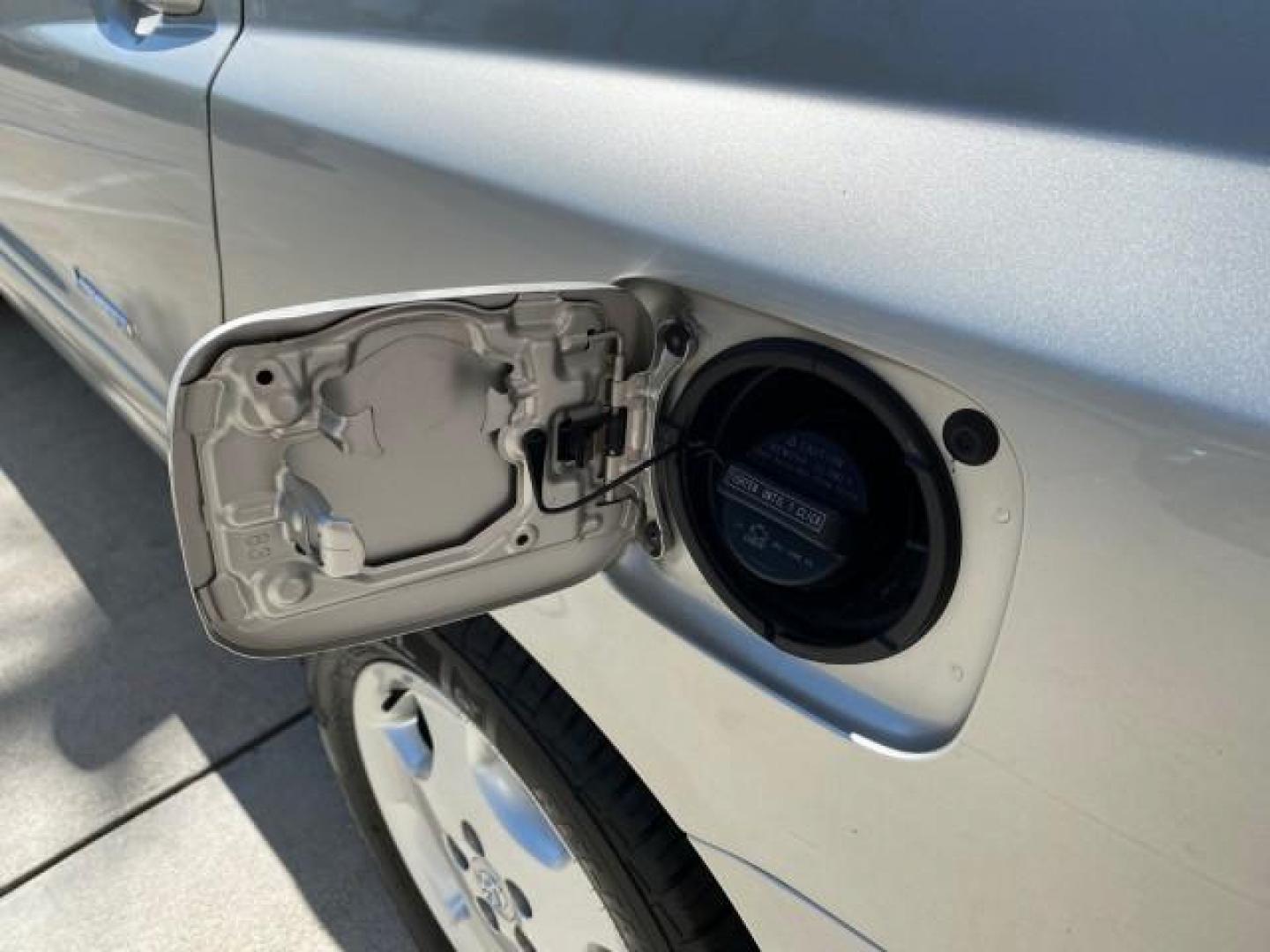 2007 Millenium Silver Metallic /Ash Toyota Highlander Limited 4WD LOW MILES 47,399 1 OWNER (JTEEP21A570) with an 3.3L DOHC SFI 24-Valve VVT-i V6 Engine engine, Automatic transmission, located at 4701 North Dixie Hwy, Pompano Beach, FL, 33064, (954) 422-2889, 26.240938, -80.123474 - OUR WEBPAGE FLORIDACARS1.COM HAS OVER 100 PHOTOS AND FREE CARFAX LINK 2007 Toyota Highlander Limited V6 4WD 4 Door Wagon/Sport Utility 3.3L V6 F DOHC 24V Gasoline 24 MPG All Wheel Drive Features 4WD/AWD ABS Brakes Air Conditioning Alloy Wheels AM/FM Stereo Automatic Transmission Cassette Player CD A - Photo#94