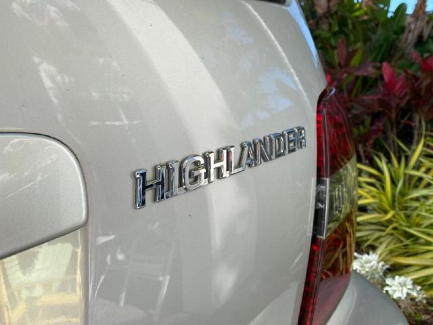 2007 Millenium Silver Metallic /Ash Toyota Highlander Limited 4WD LOW MILES 47,399 1 OWNER (JTEEP21A570) with an 3.3L DOHC SFI 24-Valve VVT-i V6 Engine engine, Automatic transmission, located at 4701 North Dixie Hwy, Pompano Beach, FL, 33064, (954) 422-2889, 26.240938, -80.123474 - OUR WEBPAGE FLORIDACARS1.COM HAS OVER 100 PHOTOS AND FREE CARFAX LINK 2007 Toyota Highlander Limited V6 4WD 4 Door Wagon/Sport Utility 3.3L V6 F DOHC 24V Gasoline 24 MPG All Wheel Drive Features 4WD/AWD ABS Brakes Air Conditioning Alloy Wheels AM/FM Stereo Automatic Transmission Cassette Player CD A - Photo#97