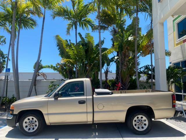 2005 Sand Beige Metallic /Neutral GMC Sierra 1500 LOW MILES 83837 AC NO ACCIDENTS (1GTEC14X15Z) with an 4.3L Vortec 4300 V6 MFI Engine engine, Automatic transmission, located at 4701 North Dixie Hwy, Pompano Beach, FL, 33064, (954) 422-2889, 26.240938, -80.123474 - OUR WEBPAGE FLORIDACARS1.COM HAS OVER 100 PHOTOS AND FREE CARFAX LINK 2005 GMC Sierra 1500 Pickup 4.3L V6 F Gasoline 22 MPG Rear Wheel Drive Features ABS Brakes Air Conditioning AM/FM Stereo Automatic Transmission CD Audio Cloth Seats Cruise Control Long Bed 2005 GMC Sierra Regular Cab Work Truck wi - Photo#4