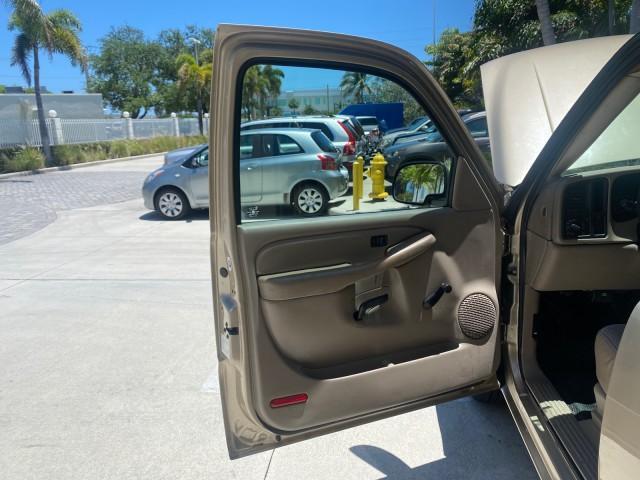 2005 Sand Beige Metallic /Neutral GMC Sierra 1500 LOW MILES 83837 AC NO ACCIDENTS (1GTEC14X15Z) with an 4.3L Vortec 4300 V6 MFI Engine engine, Automatic transmission, located at 4701 North Dixie Hwy, Pompano Beach, FL, 33064, (954) 422-2889, 26.240938, -80.123474 - OUR WEBPAGE FLORIDACARS1.COM HAS OVER 100 PHOTOS AND FREE CARFAX LINK 2005 GMC Sierra 1500 Pickup 4.3L V6 F Gasoline 22 MPG Rear Wheel Drive Features ABS Brakes Air Conditioning AM/FM Stereo Automatic Transmission CD Audio Cloth Seats Cruise Control Long Bed 2005 GMC Sierra Regular Cab Work Truck wi - Photo#9