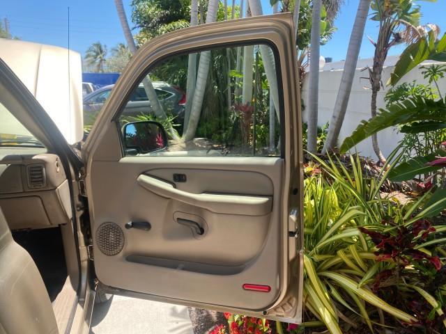 2005 Sand Beige Metallic /Neutral GMC Sierra 1500 LOW MILES 83837 AC NO ACCIDENTS (1GTEC14X15Z) with an 4.3L Vortec 4300 V6 MFI Engine engine, Automatic transmission, located at 4701 North Dixie Hwy, Pompano Beach, FL, 33064, (954) 422-2889, 26.240938, -80.123474 - OUR WEBPAGE FLORIDACARS1.COM HAS OVER 100 PHOTOS AND FREE CARFAX LINK 2005 GMC Sierra 1500 Pickup 4.3L V6 F Gasoline 22 MPG Rear Wheel Drive Features ABS Brakes Air Conditioning AM/FM Stereo Automatic Transmission CD Audio Cloth Seats Cruise Control Long Bed 2005 GMC Sierra Regular Cab Work Truck wi - Photo#11