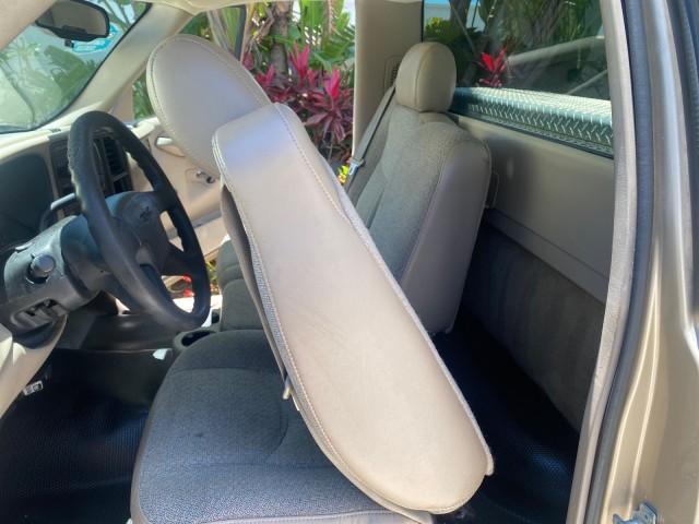 2005 Sand Beige Metallic /Neutral GMC Sierra 1500 LOW MILES 83837 AC NO ACCIDENTS (1GTEC14X15Z) with an 4.3L Vortec 4300 V6 MFI Engine engine, Automatic transmission, located at 4701 North Dixie Hwy, Pompano Beach, FL, 33064, (954) 422-2889, 26.240938, -80.123474 - OUR WEBPAGE FLORIDACARS1.COM HAS OVER 100 PHOTOS AND FREE CARFAX LINK 2005 GMC Sierra 1500 Pickup 4.3L V6 F Gasoline 22 MPG Rear Wheel Drive Features ABS Brakes Air Conditioning AM/FM Stereo Automatic Transmission CD Audio Cloth Seats Cruise Control Long Bed 2005 GMC Sierra Regular Cab Work Truck wi - Photo#14