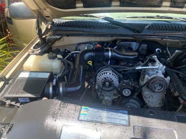 2005 Sand Beige Metallic /Neutral GMC Sierra 1500 LOW MILES 83837 AC NO ACCIDENTS (1GTEC14X15Z) with an 4.3L Vortec 4300 V6 MFI Engine engine, Automatic transmission, located at 4701 North Dixie Hwy, Pompano Beach, FL, 33064, (954) 422-2889, 26.240938, -80.123474 - OUR WEBPAGE FLORIDACARS1.COM HAS OVER 100 PHOTOS AND FREE CARFAX LINK 2005 GMC Sierra 1500 Pickup 4.3L V6 F Gasoline 22 MPG Rear Wheel Drive Features ABS Brakes Air Conditioning AM/FM Stereo Automatic Transmission CD Audio Cloth Seats Cruise Control Long Bed 2005 GMC Sierra Regular Cab Work Truck wi - Photo#24