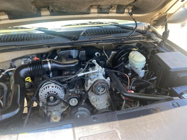 2005 Sand Beige Metallic /Neutral GMC Sierra 1500 LOW MILES 83837 AC NO ACCIDENTS (1GTEC14X15Z) with an 4.3L Vortec 4300 V6 MFI Engine engine, Automatic transmission, located at 4701 North Dixie Hwy, Pompano Beach, FL, 33064, (954) 422-2889, 26.240938, -80.123474 - OUR WEBPAGE FLORIDACARS1.COM HAS OVER 100 PHOTOS AND FREE CARFAX LINK 2005 GMC Sierra 1500 Pickup 4.3L V6 F Gasoline 22 MPG Rear Wheel Drive Features ABS Brakes Air Conditioning AM/FM Stereo Automatic Transmission CD Audio Cloth Seats Cruise Control Long Bed 2005 GMC Sierra Regular Cab Work Truck wi - Photo#25