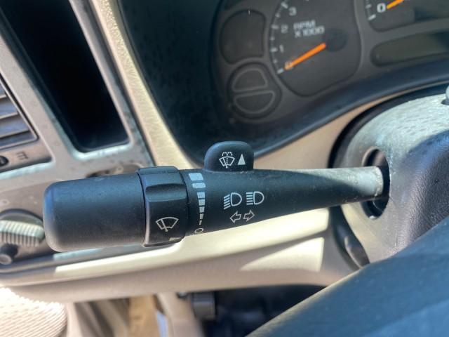 2005 Sand Beige Metallic /Neutral GMC Sierra 1500 LOW MILES 83837 AC NO ACCIDENTS (1GTEC14X15Z) with an 4.3L Vortec 4300 V6 MFI Engine engine, Automatic transmission, located at 4701 North Dixie Hwy, Pompano Beach, FL, 33064, (954) 422-2889, 26.240938, -80.123474 - OUR WEBPAGE FLORIDACARS1.COM HAS OVER 100 PHOTOS AND FREE CARFAX LINK 2005 GMC Sierra 1500 Pickup 4.3L V6 F Gasoline 22 MPG Rear Wheel Drive Features ABS Brakes Air Conditioning AM/FM Stereo Automatic Transmission CD Audio Cloth Seats Cruise Control Long Bed 2005 GMC Sierra Regular Cab Work Truck wi - Photo#52