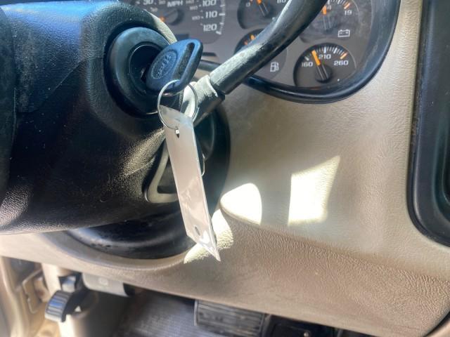 2005 Sand Beige Metallic /Neutral GMC Sierra 1500 LOW MILES 83837 AC NO ACCIDENTS (1GTEC14X15Z) with an 4.3L Vortec 4300 V6 MFI Engine engine, Automatic transmission, located at 4701 North Dixie Hwy, Pompano Beach, FL, 33064, (954) 422-2889, 26.240938, -80.123474 - OUR WEBPAGE FLORIDACARS1.COM HAS OVER 100 PHOTOS AND FREE CARFAX LINK 2005 GMC Sierra 1500 Pickup 4.3L V6 F Gasoline 22 MPG Rear Wheel Drive Features ABS Brakes Air Conditioning AM/FM Stereo Automatic Transmission CD Audio Cloth Seats Cruise Control Long Bed 2005 GMC Sierra Regular Cab Work Truck wi - Photo#54