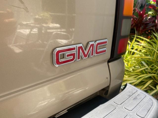 2005 Sand Beige Metallic /Neutral GMC Sierra 1500 LOW MILES 83837 AC NO ACCIDENTS (1GTEC14X15Z) with an 4.3L Vortec 4300 V6 MFI Engine engine, Automatic transmission, located at 4701 North Dixie Hwy, Pompano Beach, FL, 33064, (954) 422-2889, 26.240938, -80.123474 - OUR WEBPAGE FLORIDACARS1.COM HAS OVER 100 PHOTOS AND FREE CARFAX LINK 2005 GMC Sierra 1500 Pickup 4.3L V6 F Gasoline 22 MPG Rear Wheel Drive Features ABS Brakes Air Conditioning AM/FM Stereo Automatic Transmission CD Audio Cloth Seats Cruise Control Long Bed 2005 GMC Sierra Regular Cab Work Truck wi - Photo#84